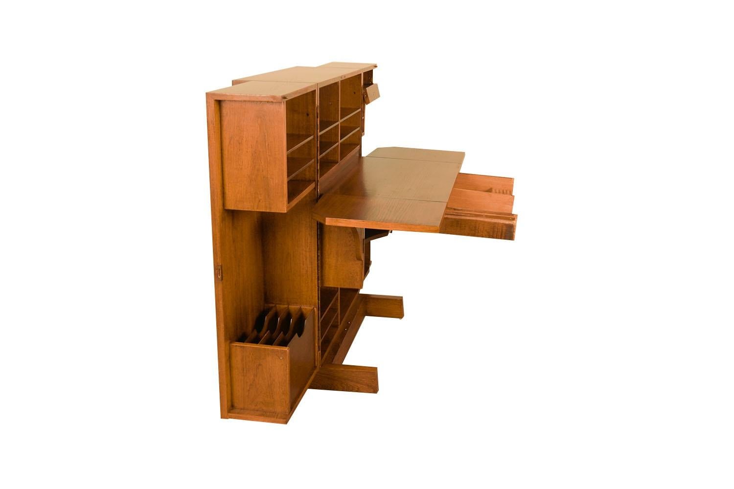 Mid-Century Folding Desk Magic Box Desk In Good Condition For Sale In Baltimore, MD