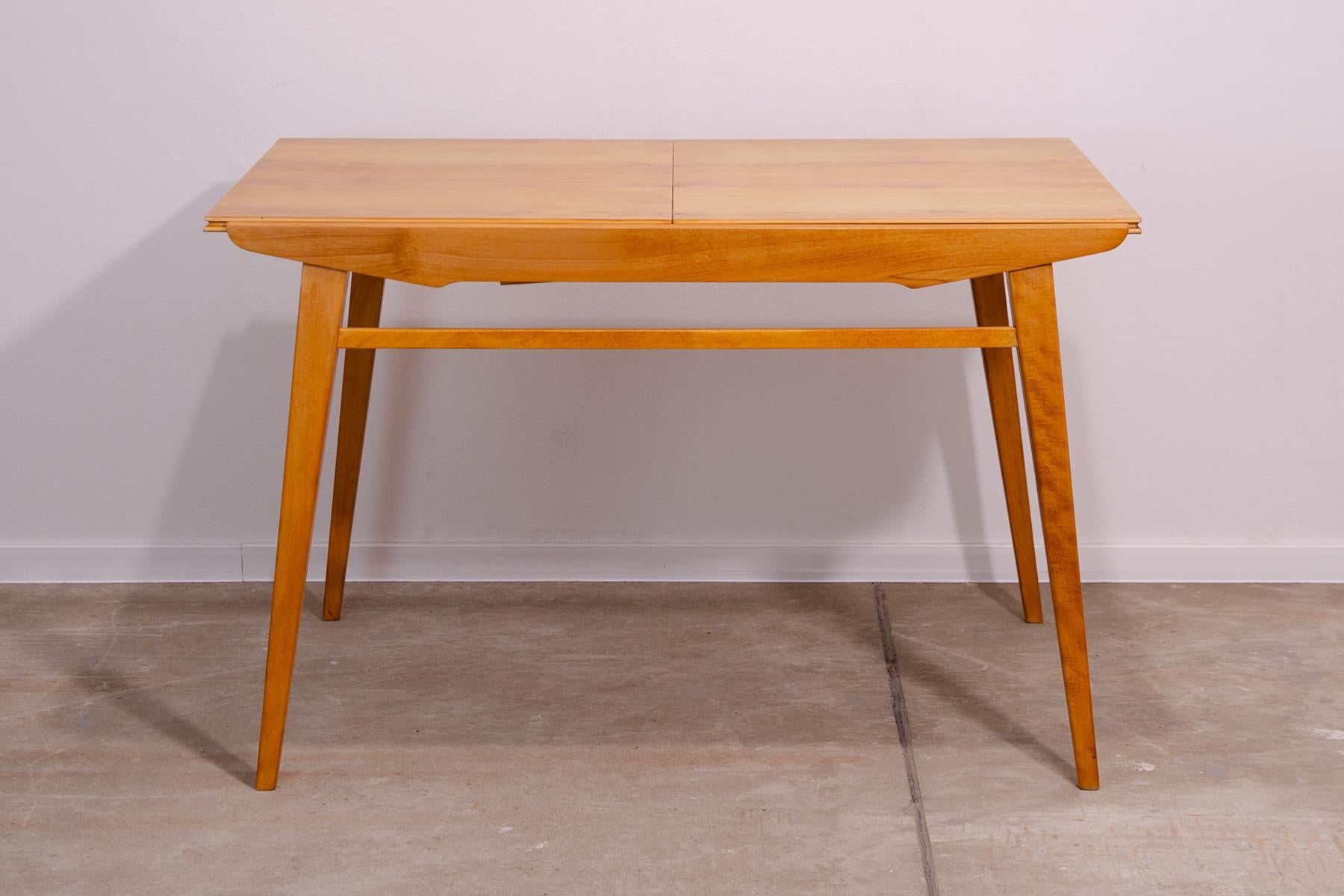 This midcentury adjustable dining table was designed by František Jirák and made by Tatra nábytok company in the former Czechoslovakia in the 1960´s.  It´s made of ash wood.  The lenght is adjustable from 120 cm to 167 cm. The table is in excellent