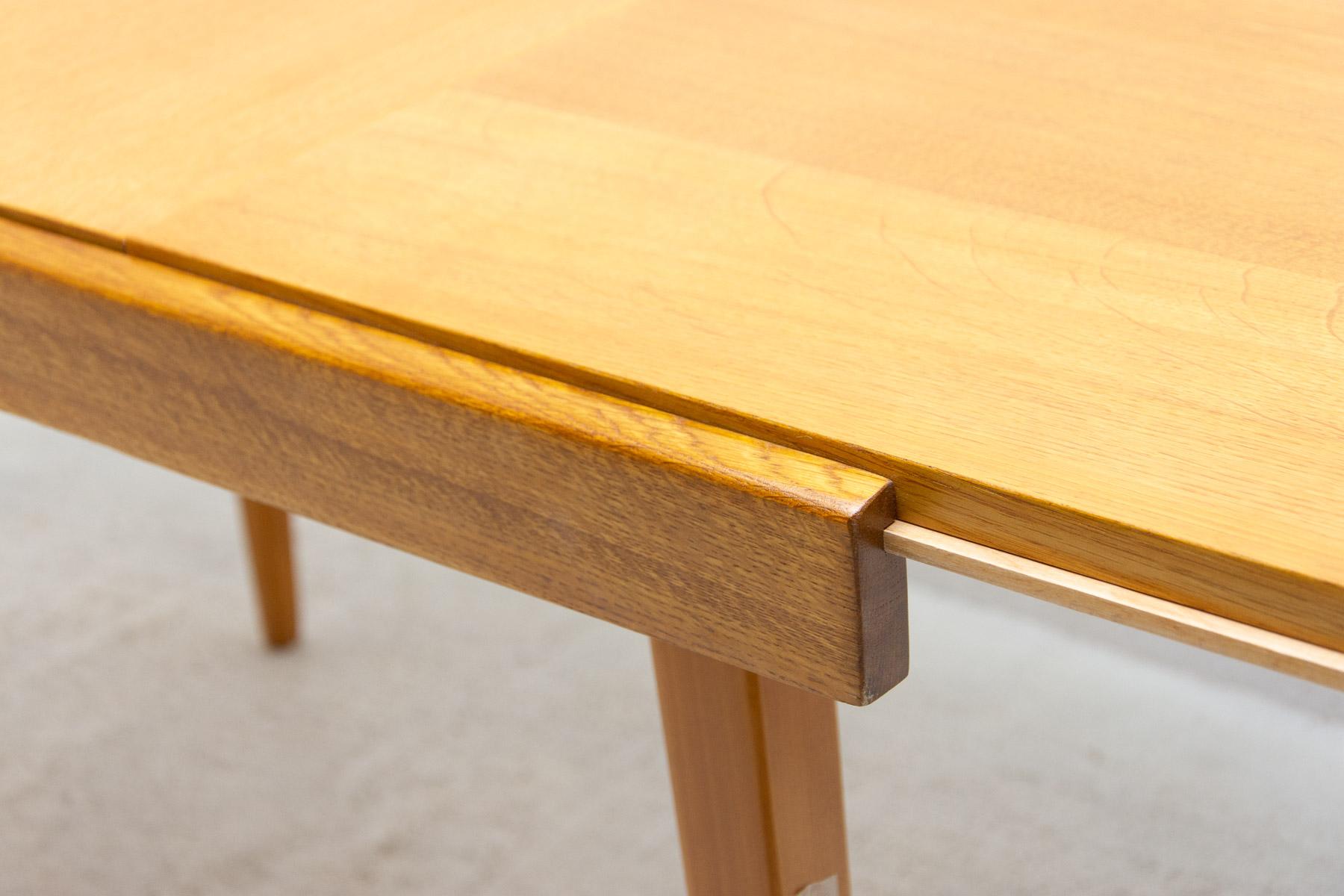 Table de salle à manger pliante du milieu du siècle par František Jirák pour Tatra Nábytok, 1970 en vente 6