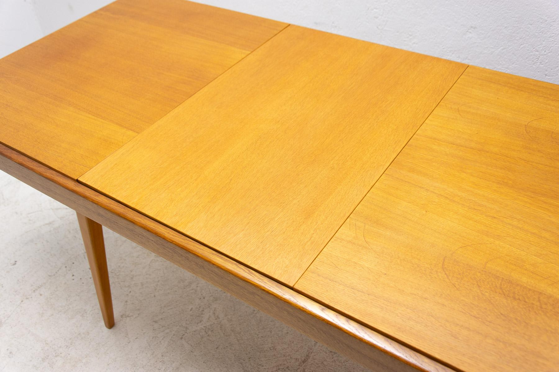 Midcentury Folding Dining Table by František Jirák for Tatra Nábytok, 1970s For Sale 7
