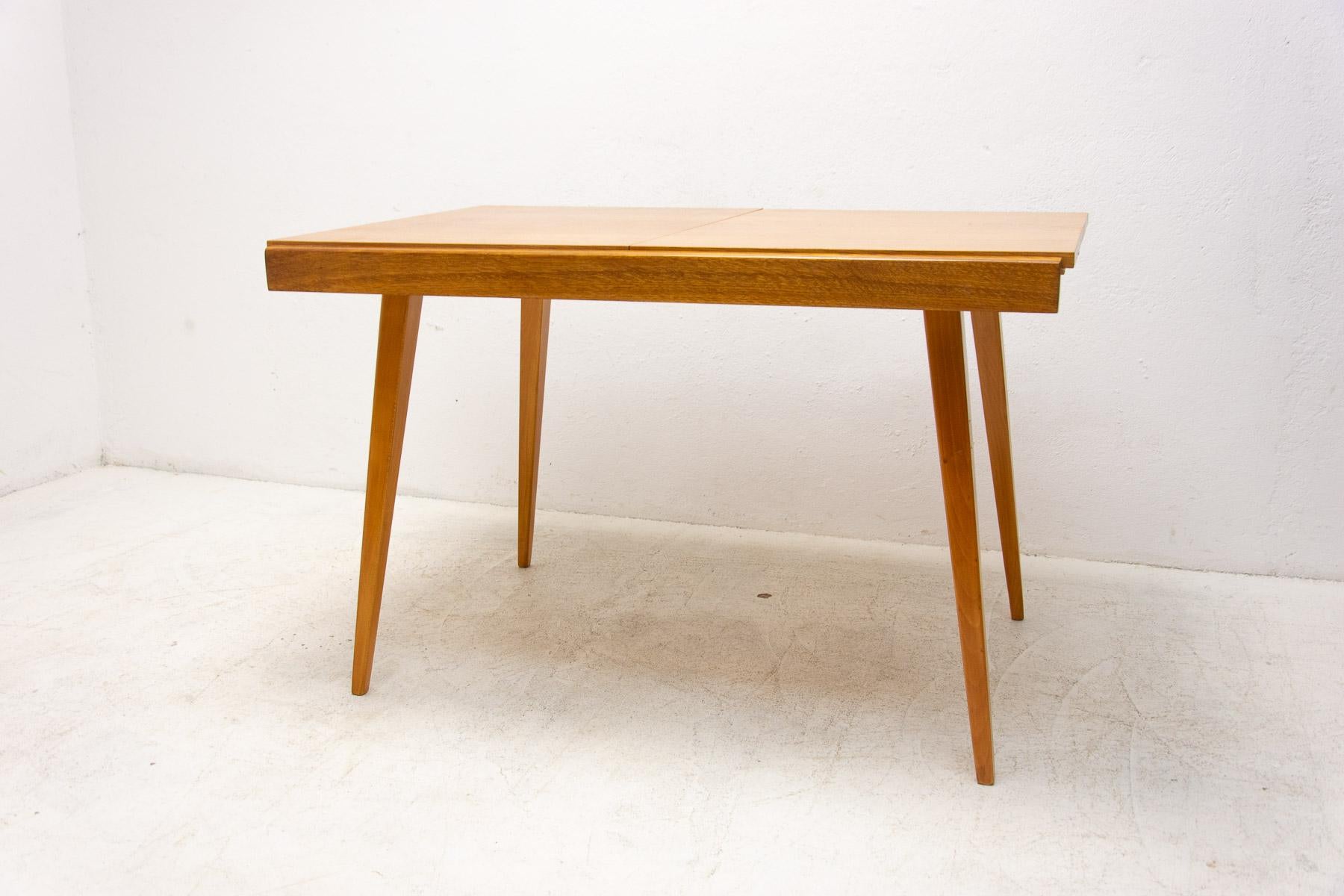 Table de salle à manger pliante du milieu du siècle par František Jirák pour Tatra nábytok, années 1970 en vente 11