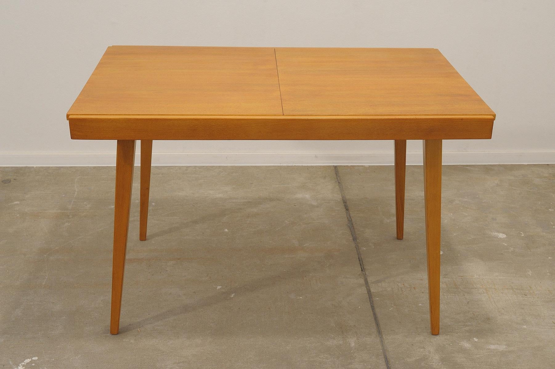 This midcentury adjustable dining table was designed by František Jirák for Tatra nábyto in the 1970´s and made in the former Czechoslovakia in the 1970´s.  It´s made of ash and beech wood.  The lenght is adjustable from 120 cm to 180 cm. The table