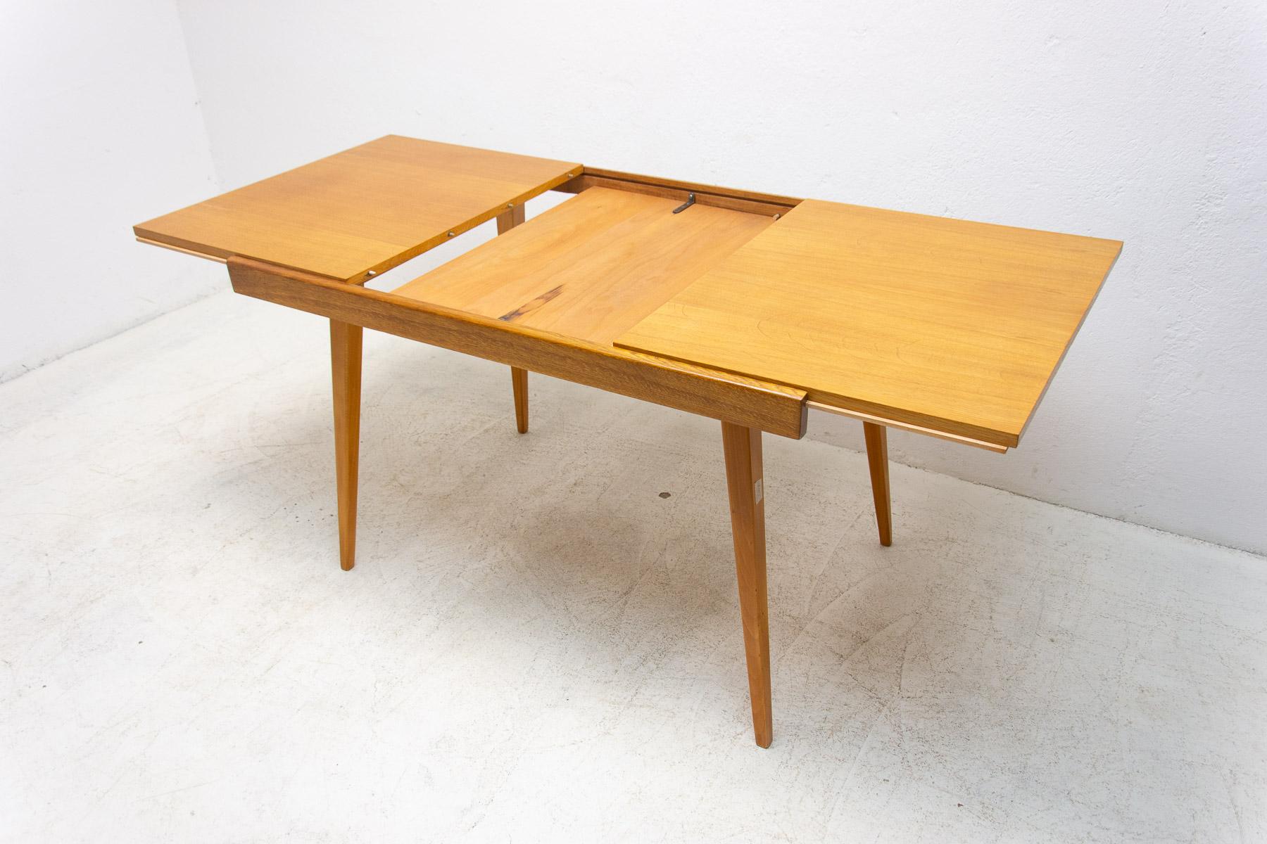 Table de salle à manger pliante du milieu du siècle par František Jirák pour Tatra nábytok, années 1970 en vente 2
