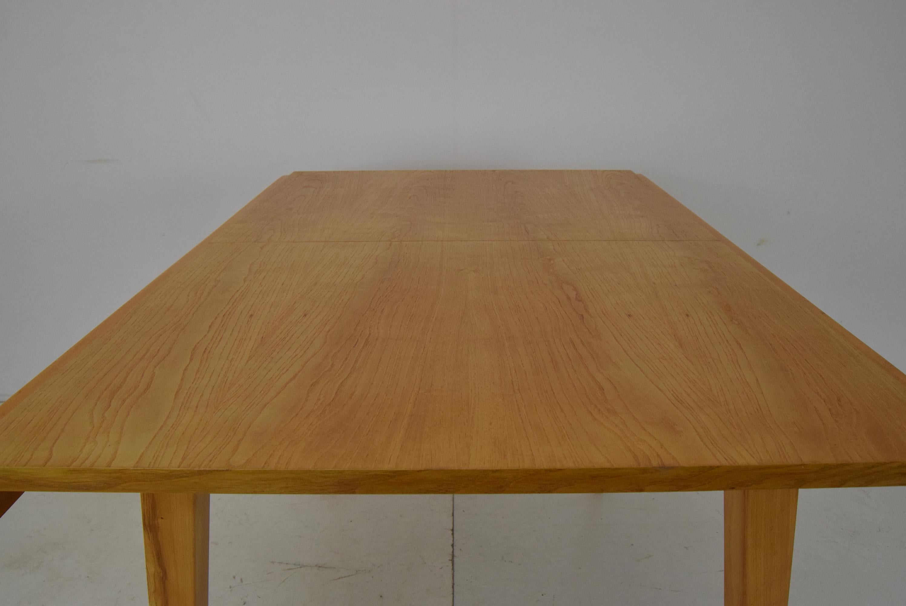Mesa de comedor plegable de mediados de siglo de Frantisek Jirak para Tatra, años 60 en venta 10