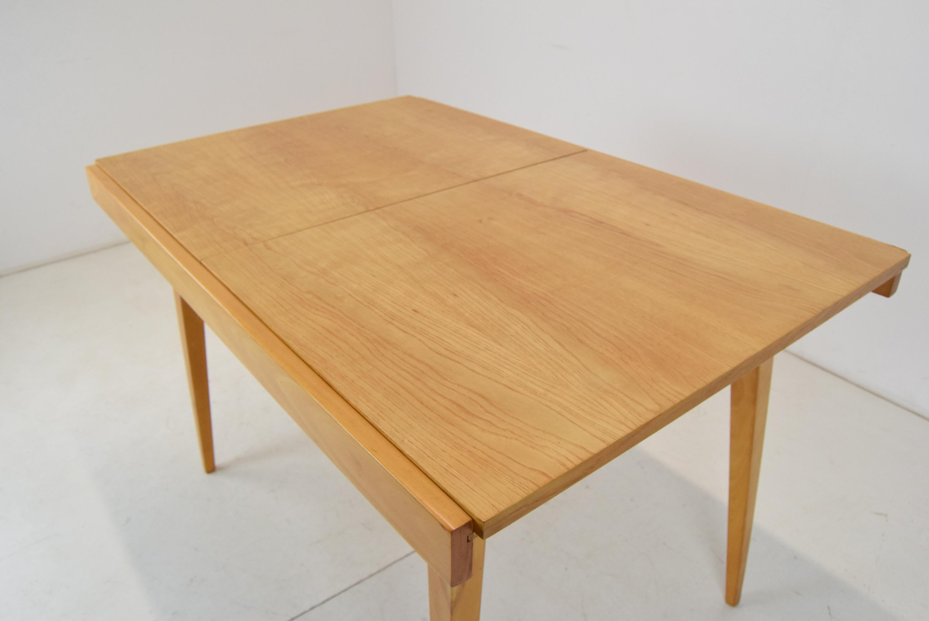 Mesa de comedor plegable de mediados de siglo de Frantisek Jirak para Tatra, años 60 en Bueno estado para la venta en Praha, CZ