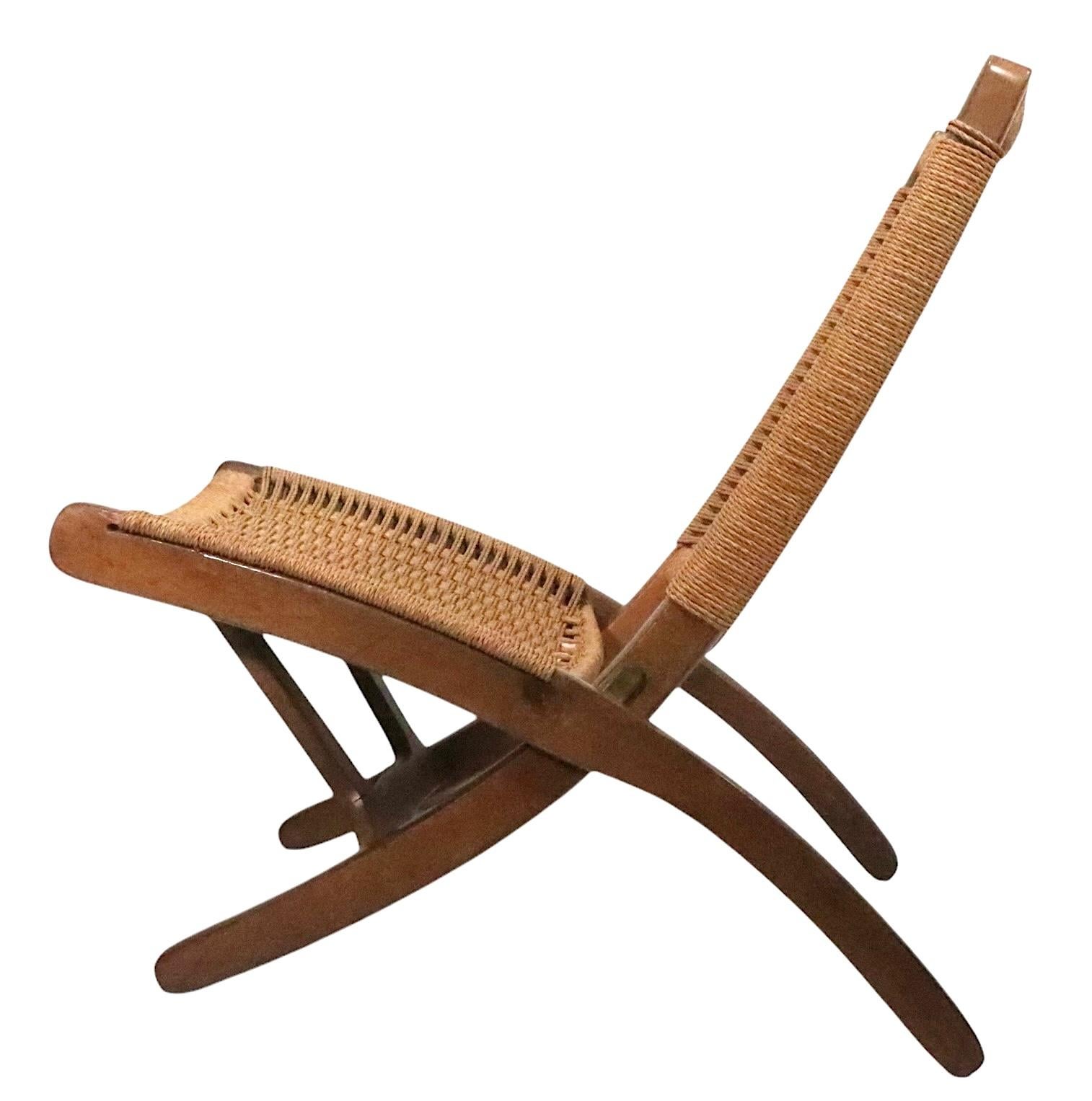 Mid Century Folding Lounge Chair made in Yugoslavia after Wegner For Sale 2