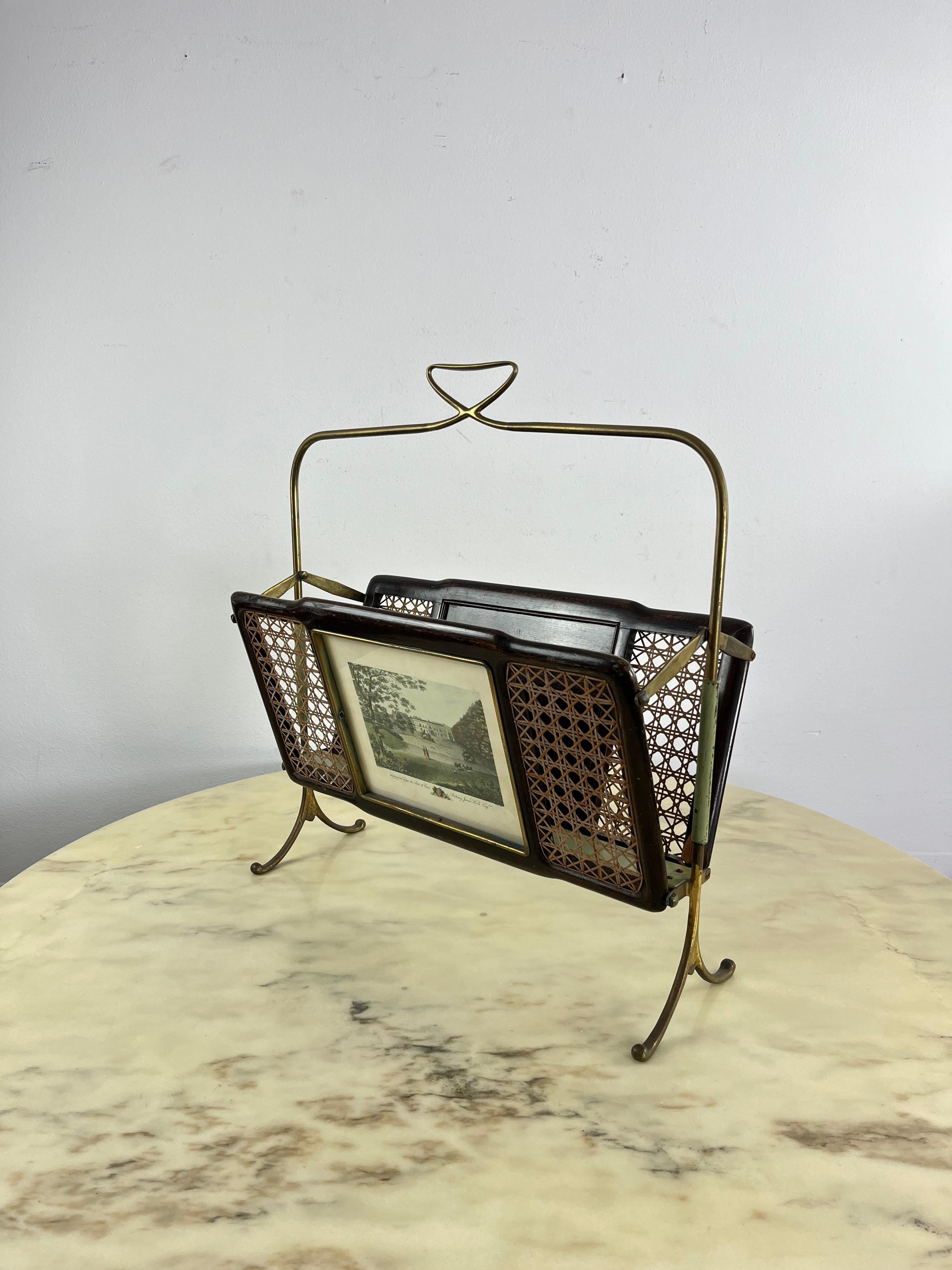 Mid-Century Folding Magazine Rack in Brass, Wood and Vienna Straw, 1940s For Sale 1
