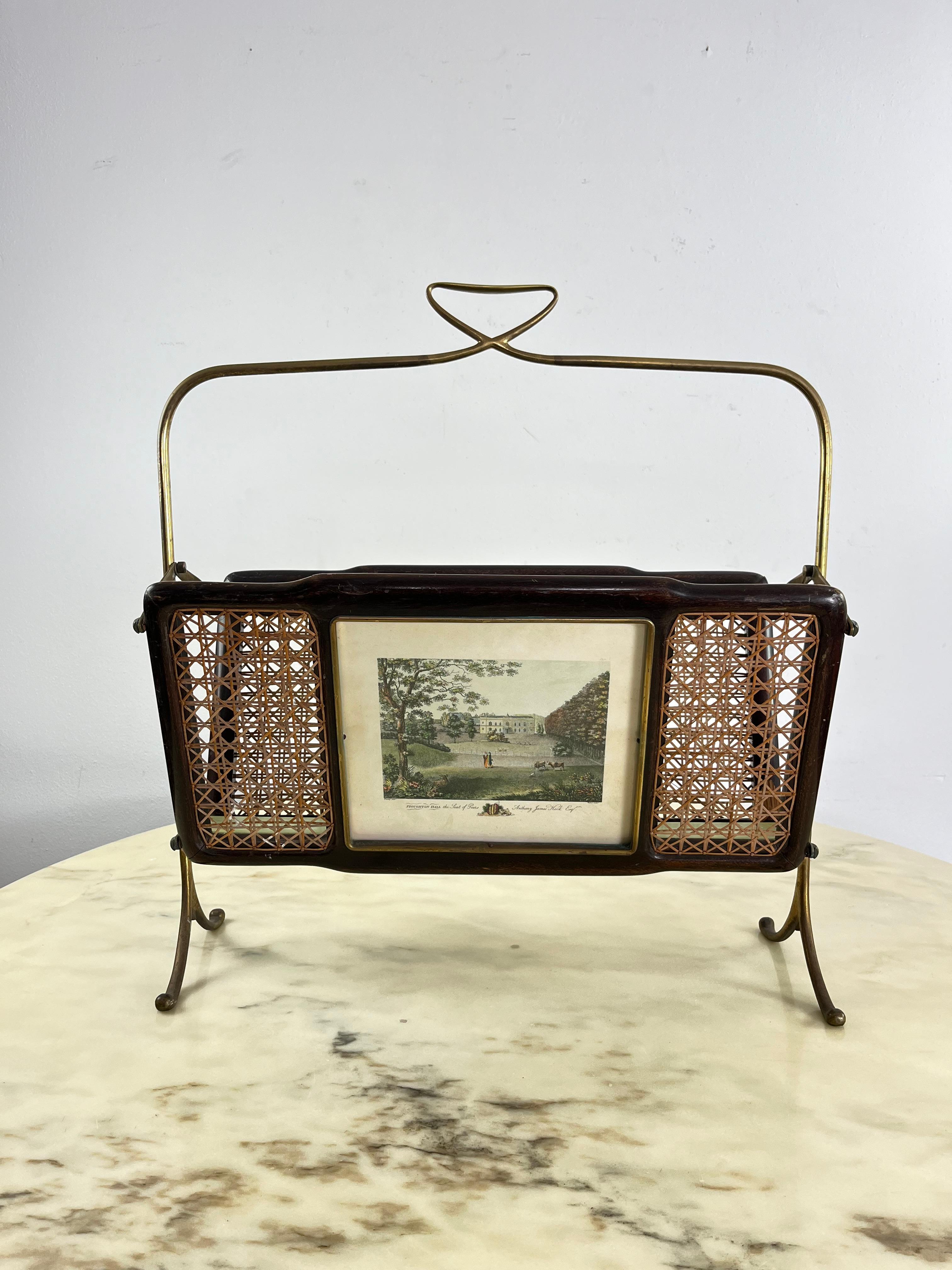 Mid-Century Folding Magazine Rack in Brass, Wood and Vienna Straw, 1940s For Sale 2