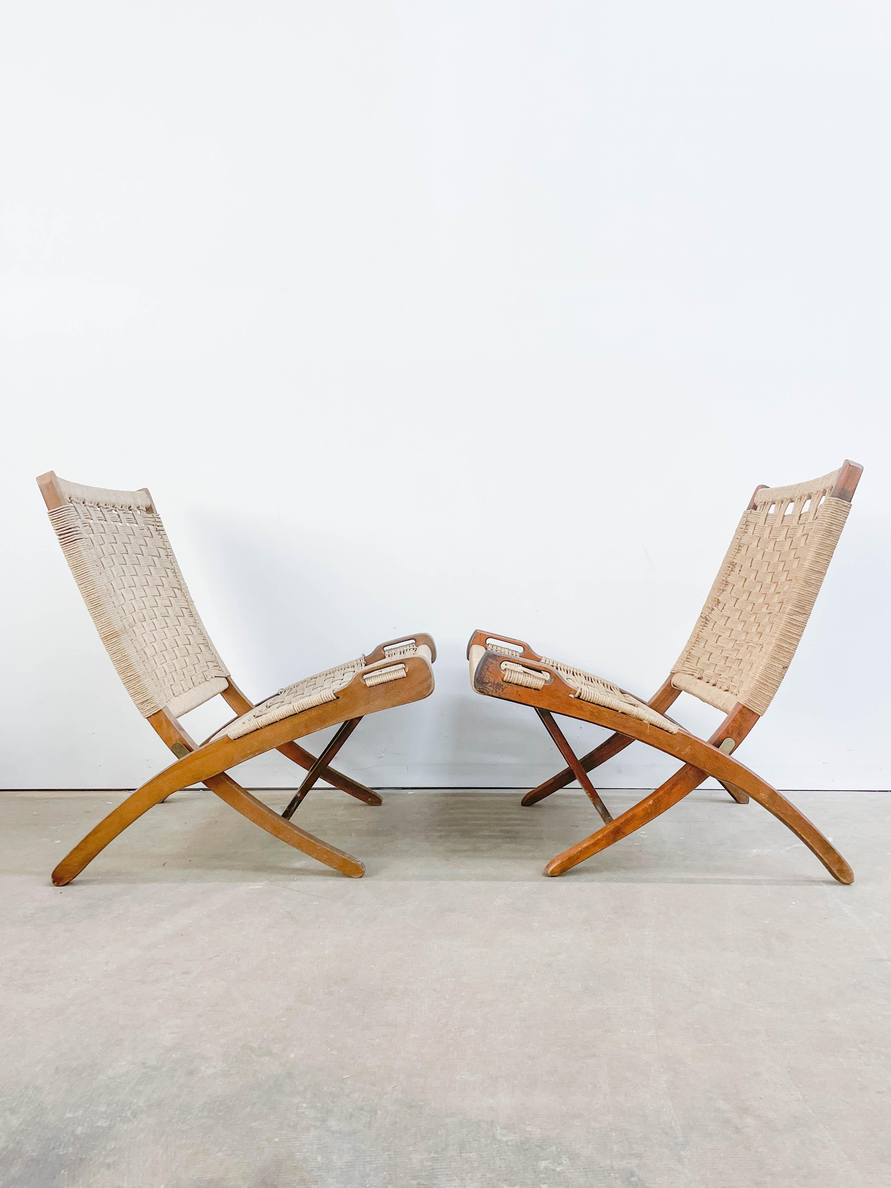 Mid-Century Modern Chaises pliantes en corde du milieu du siècle dernier dans le style de Hans Wegner en vente