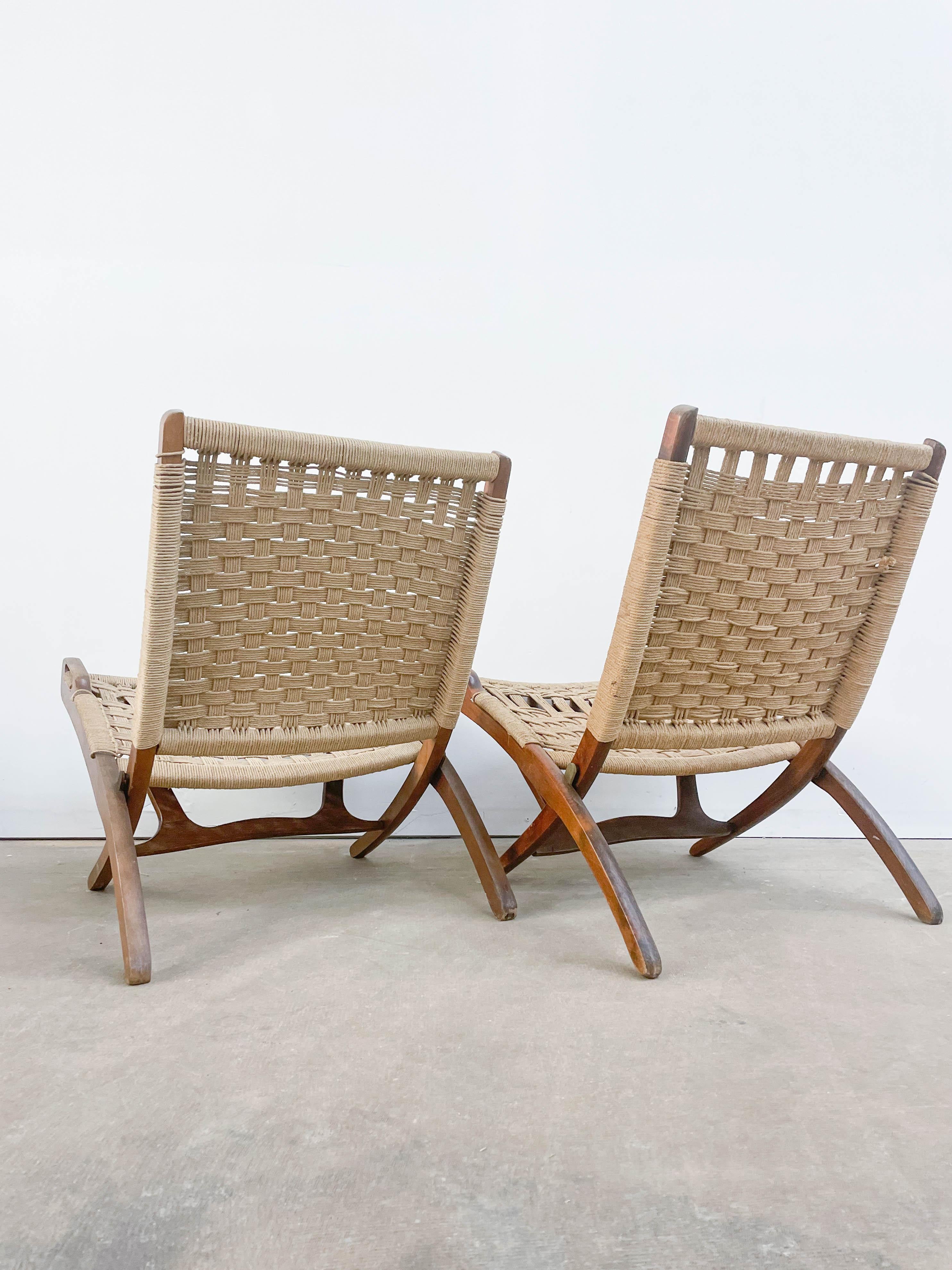 Chaises pliantes en corde du milieu du siècle dernier dans le style de Hans Wegner Bon état - En vente à Kalamazoo, MI