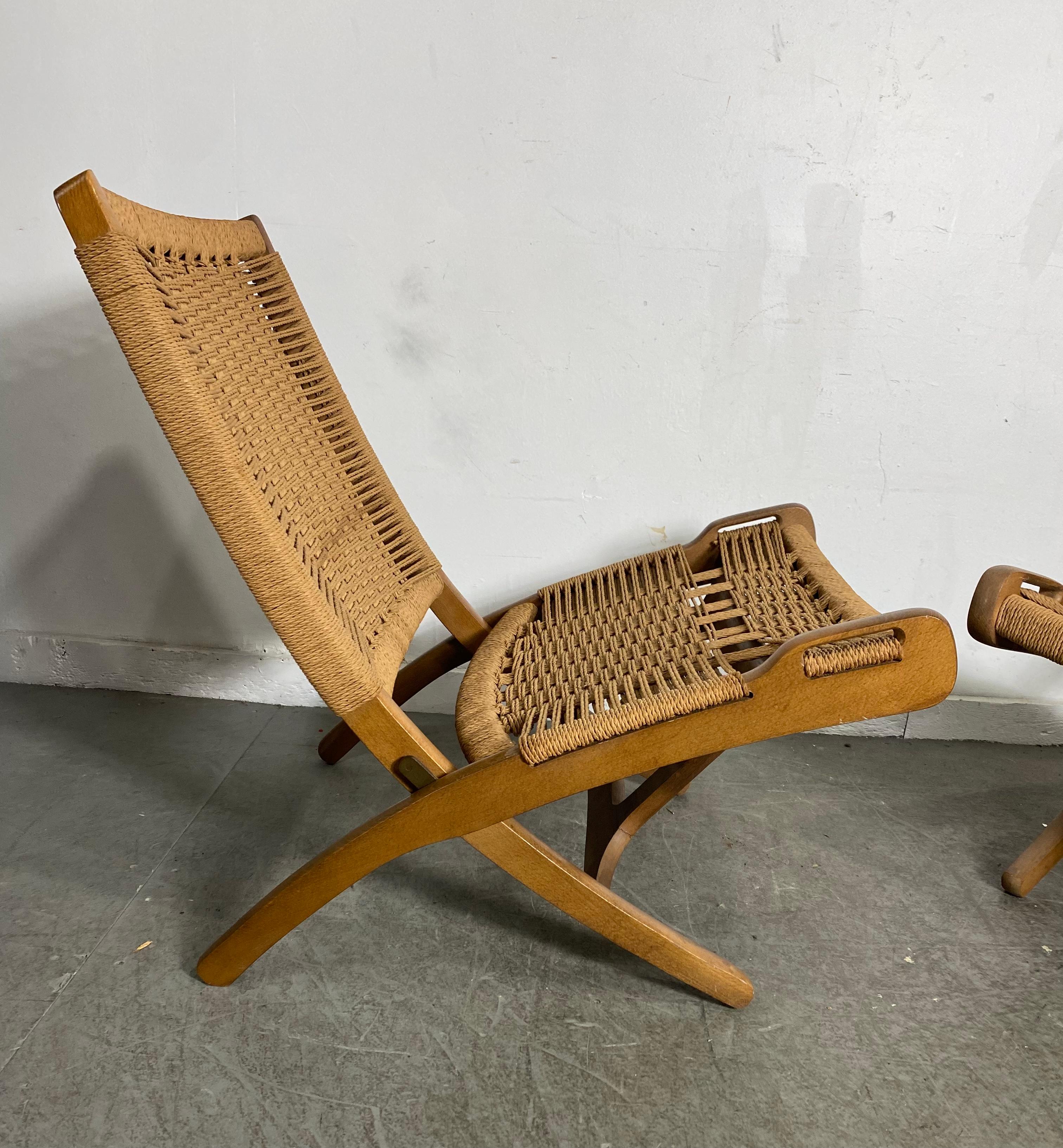 Mid-Century Folding Rope Weave Chairs in the Style of Hans Wegner In Good Condition In Buffalo, NY
