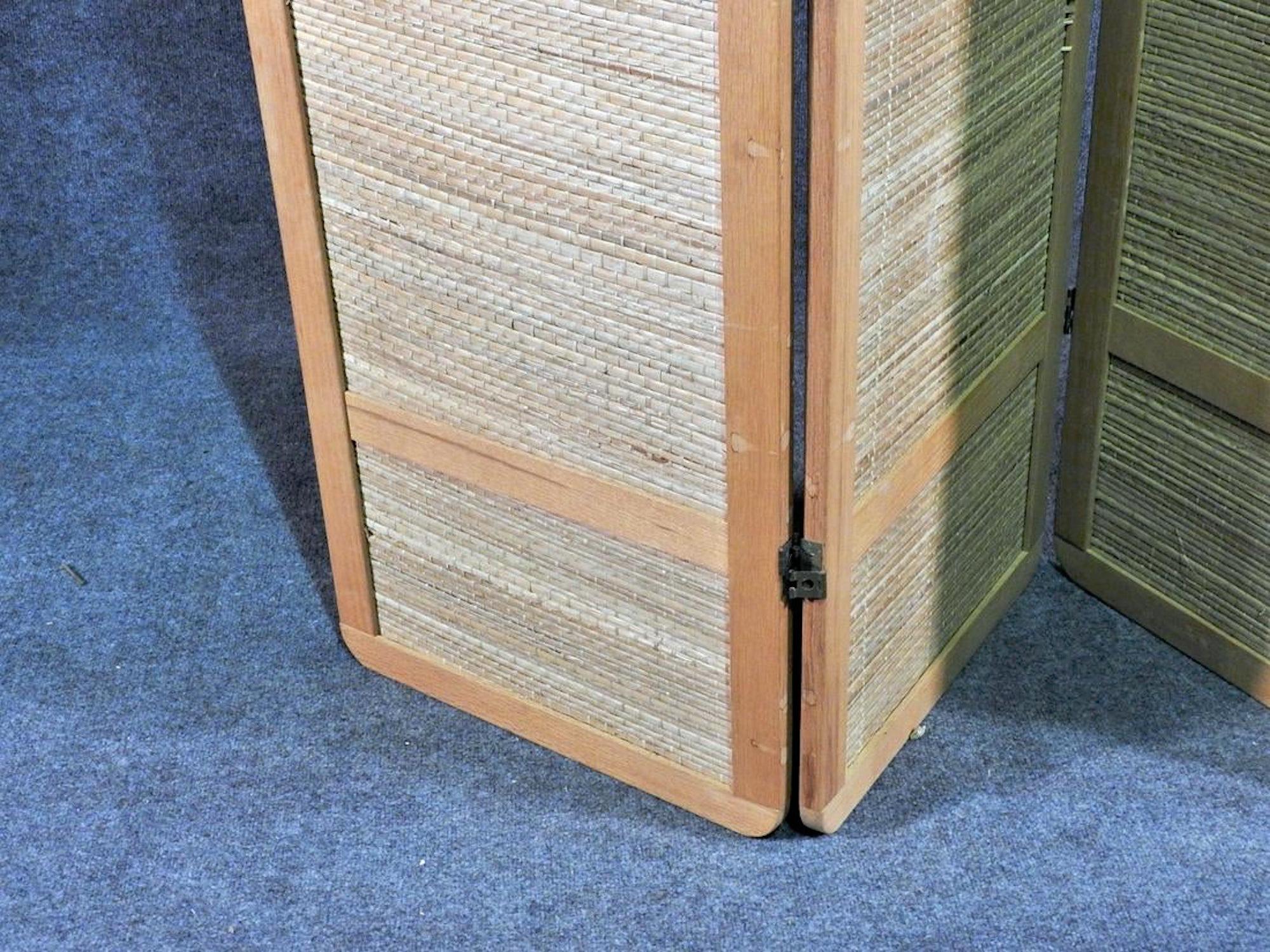 Midcentury Folding Screen In Good Condition In Brooklyn, NY