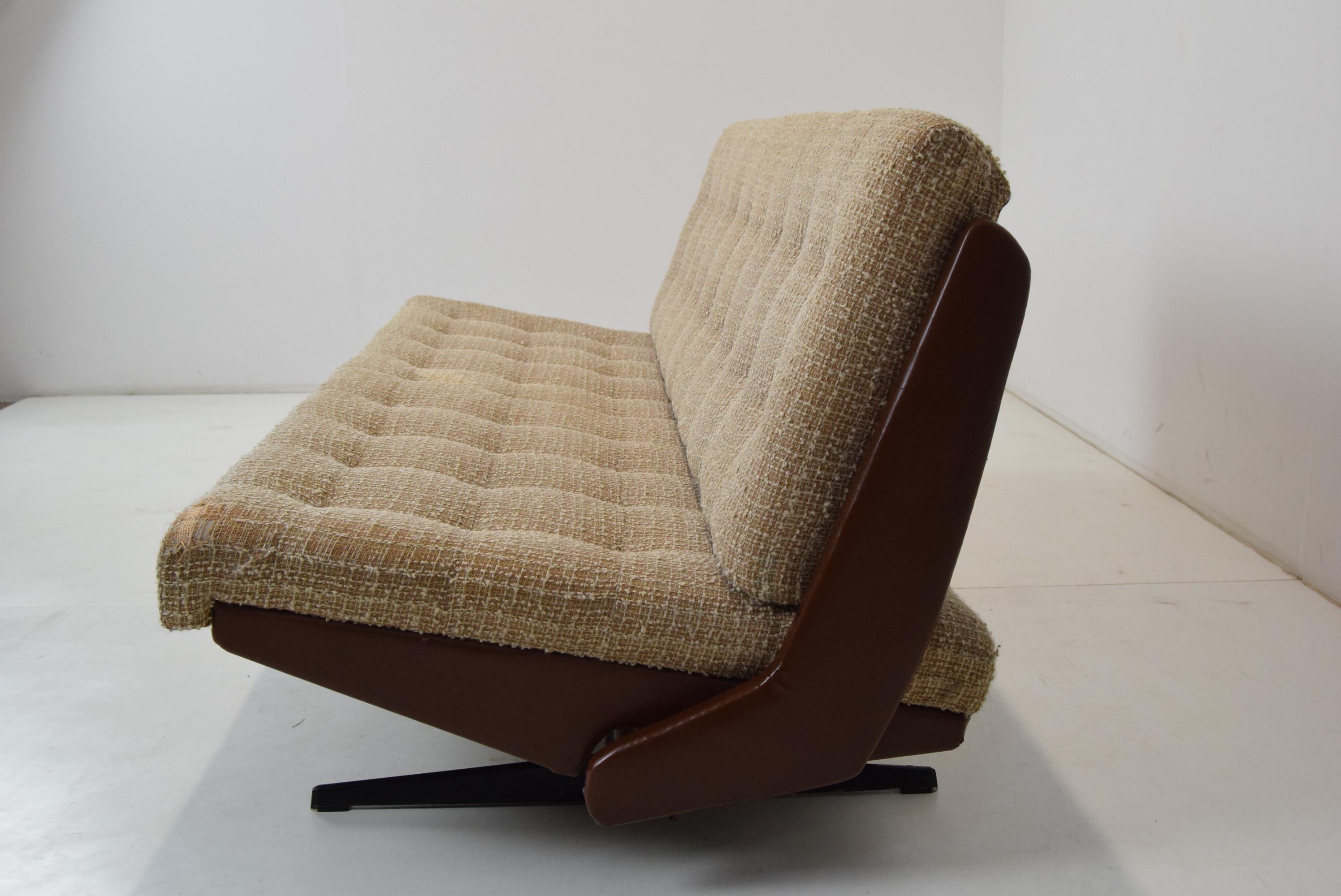 Mid-Century Folding Sofa oder Daybed, 1970er Jahre (Tschechisch) im Angebot
