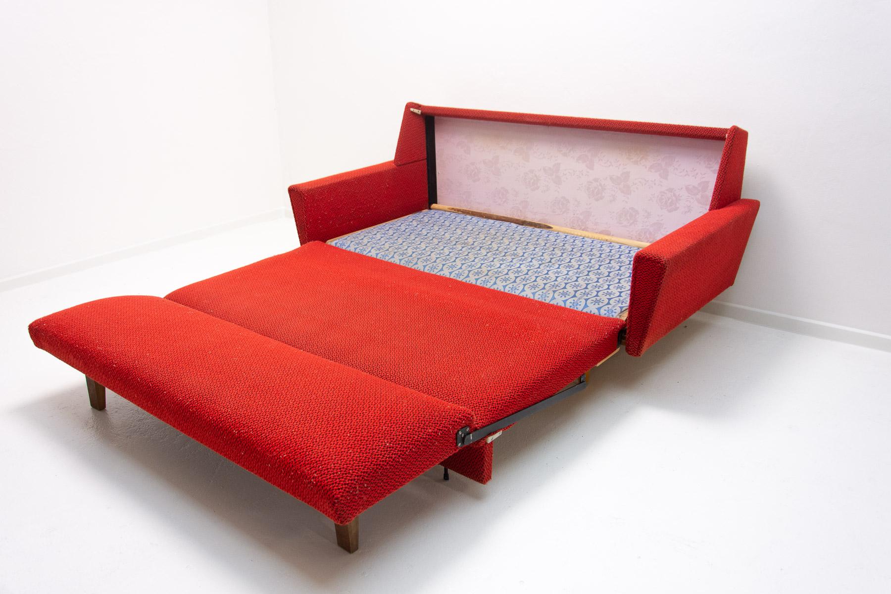 Mid century folding sofabed, 1960´s, Czechoslovakia For Sale 4