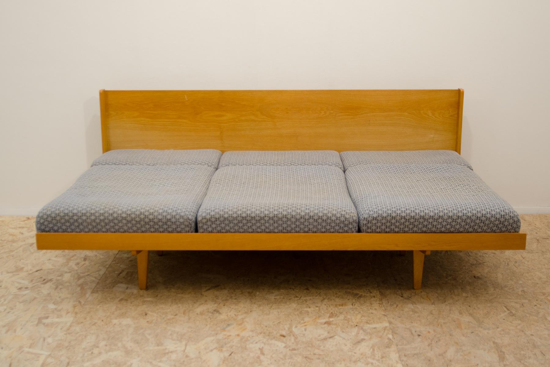 Mid century folding sofabed, 1960´s, Czechoslovakia For Sale 5