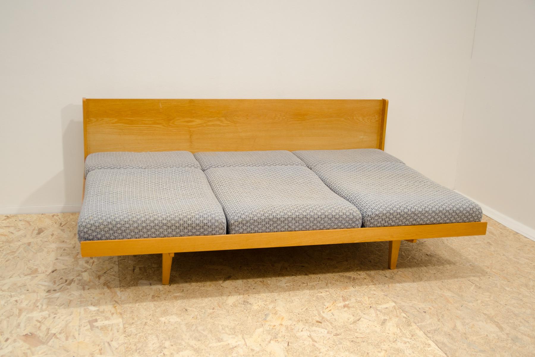 Mid century folding sofabed, 1960´s, Czechoslovakia For Sale 6