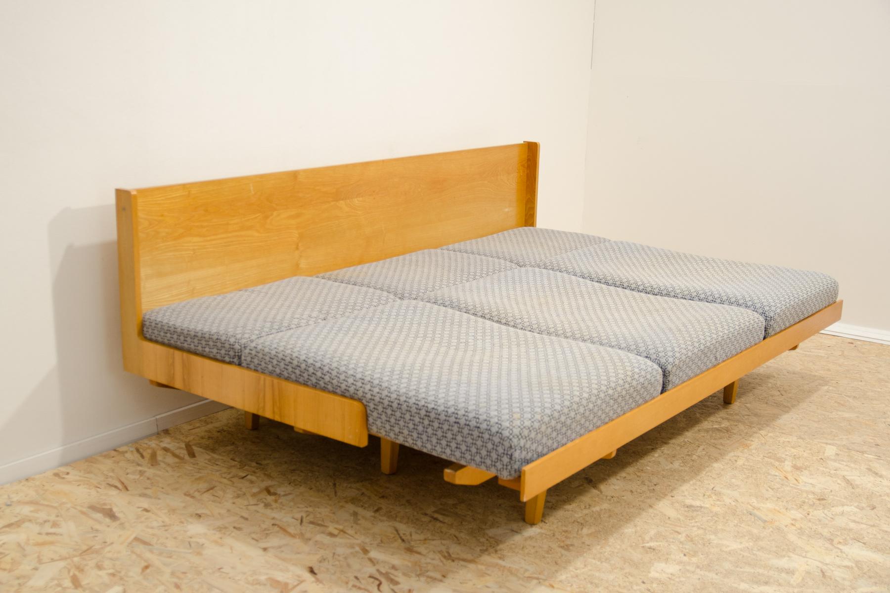 Canapé-lit pliant du milieu du siècle, années 1960, Tchécoslovaquie en vente 6