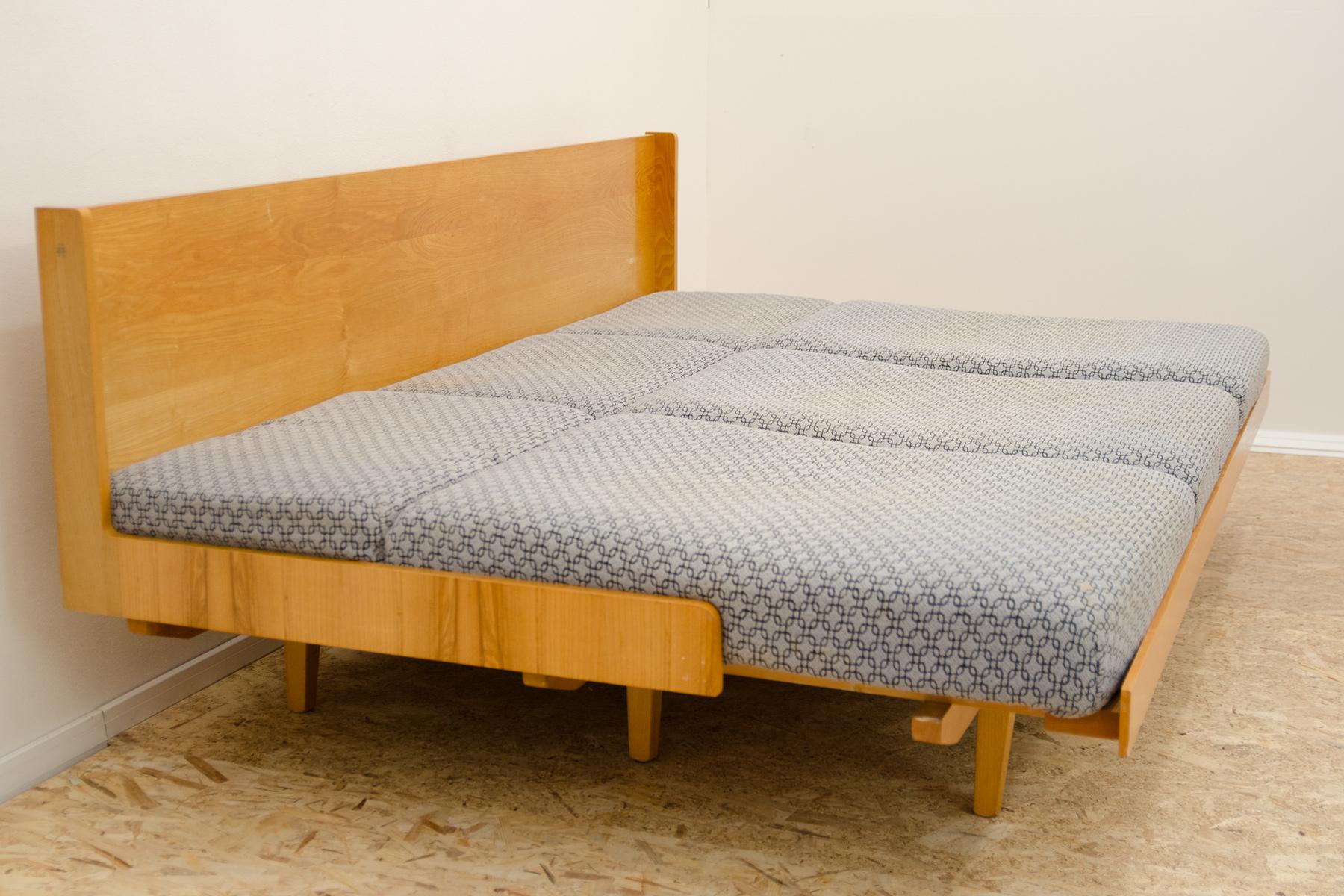 Canapé-lit pliant du milieu du siècle, années 1960, Tchécoslovaquie en vente 7