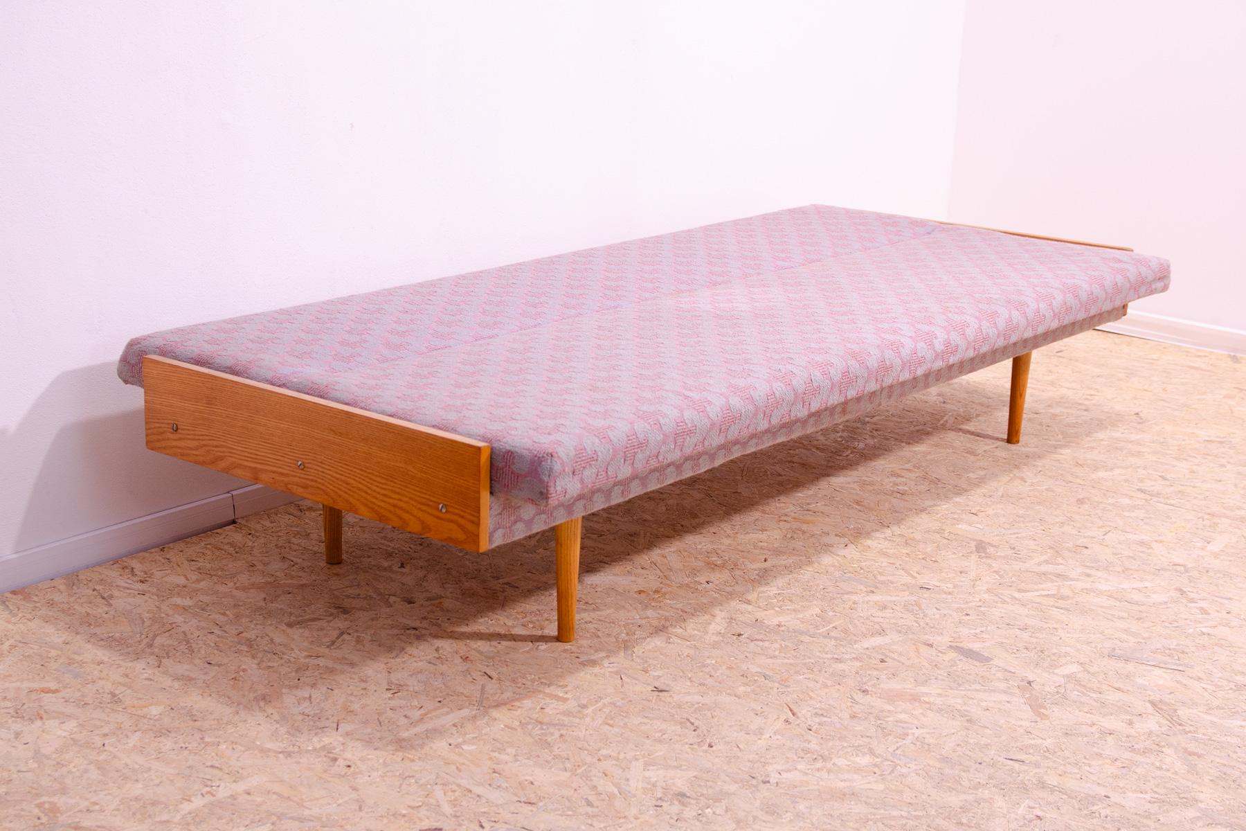 Canapé-lit pliant du milieu du siècle, années 1960, Tchécoslovaquie en vente 8