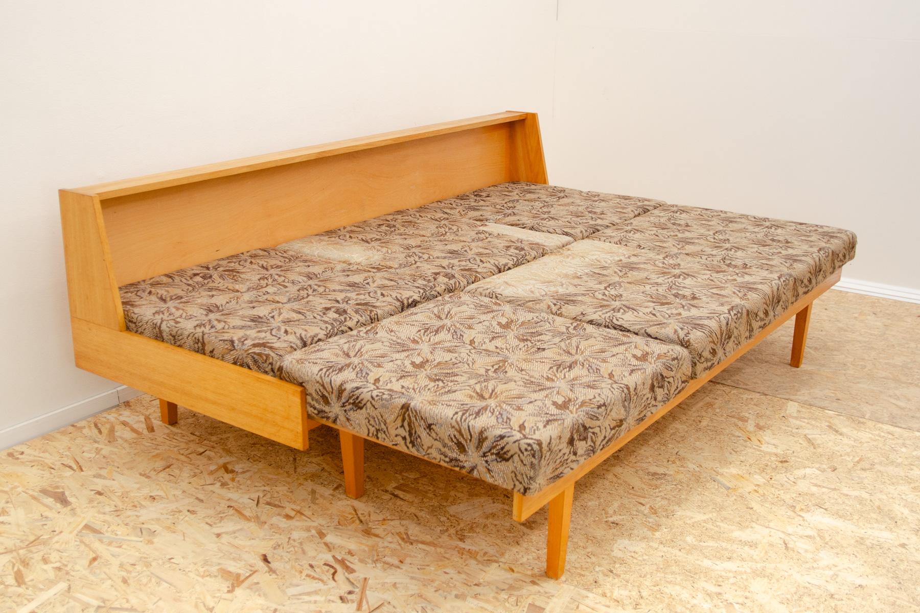 Canapé-lit pliant du milieu du siècle, années 1960, Tchécoslovaquie 9
