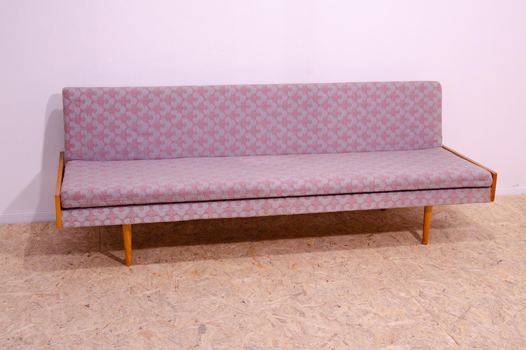 Mid-Century Modern Canapé-lit pliant du milieu du siècle, années 1960, Tchécoslovaquie en vente