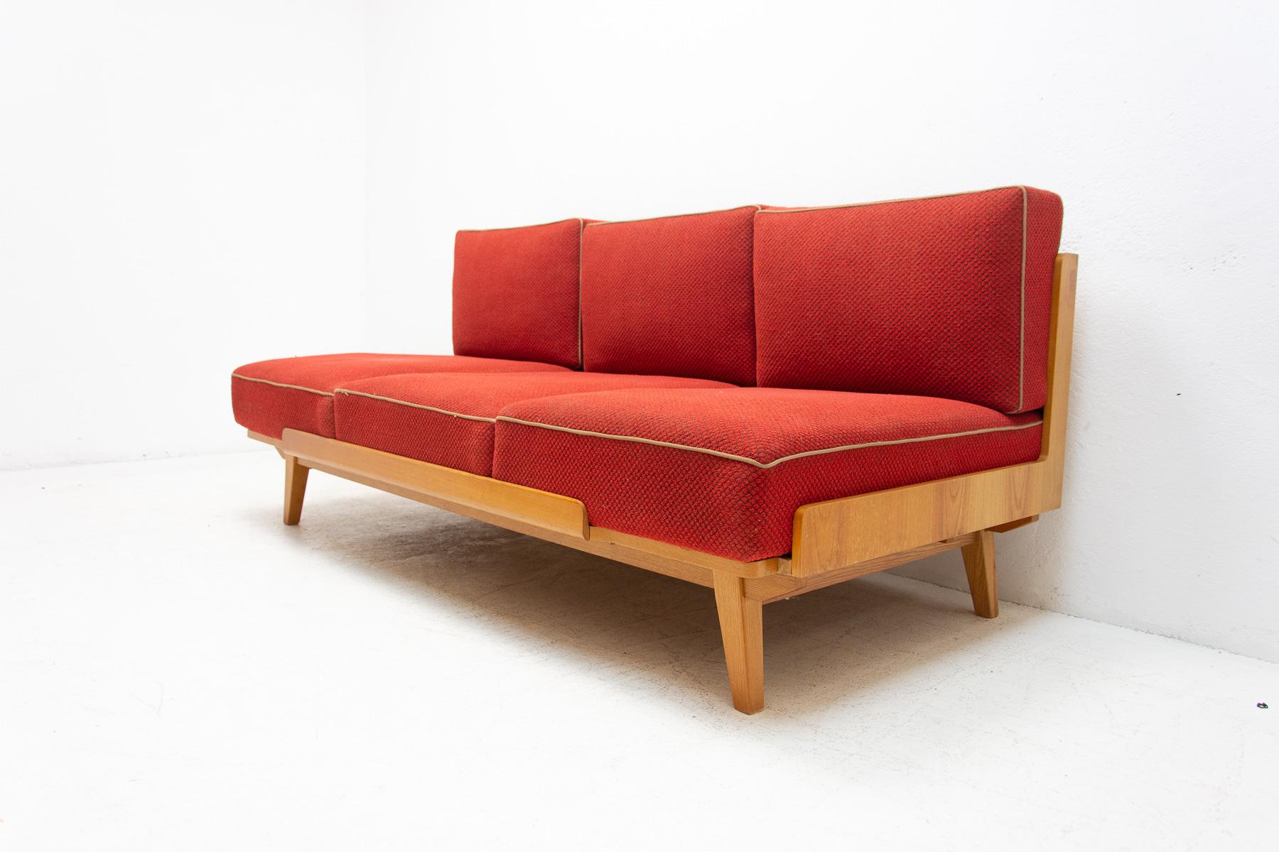 Mid Century Folding Sofabed, 1960´s, Czechoslovakia In Good Condition In Prague 8, CZ