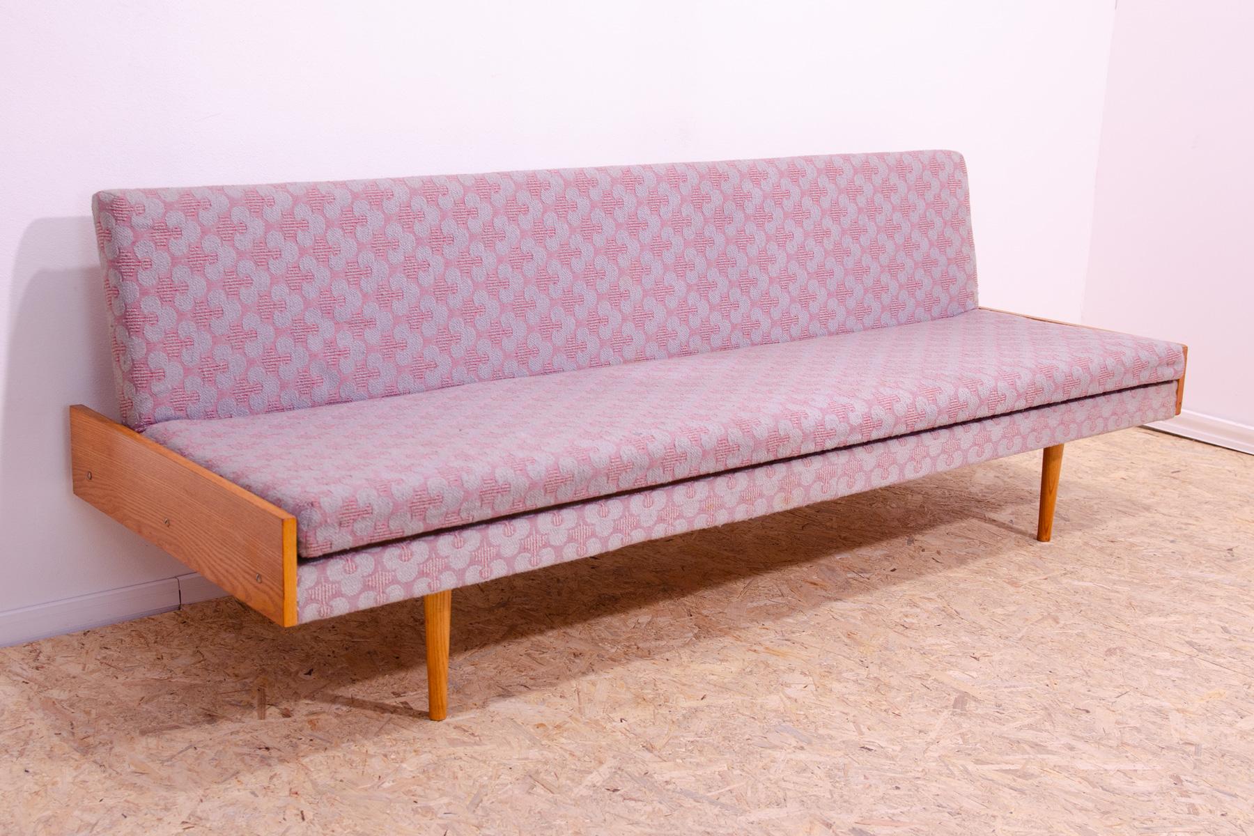 Canapé-lit pliant du milieu du siècle, années 1960, Tchécoslovaquie Bon état - En vente à Prague 8, CZ