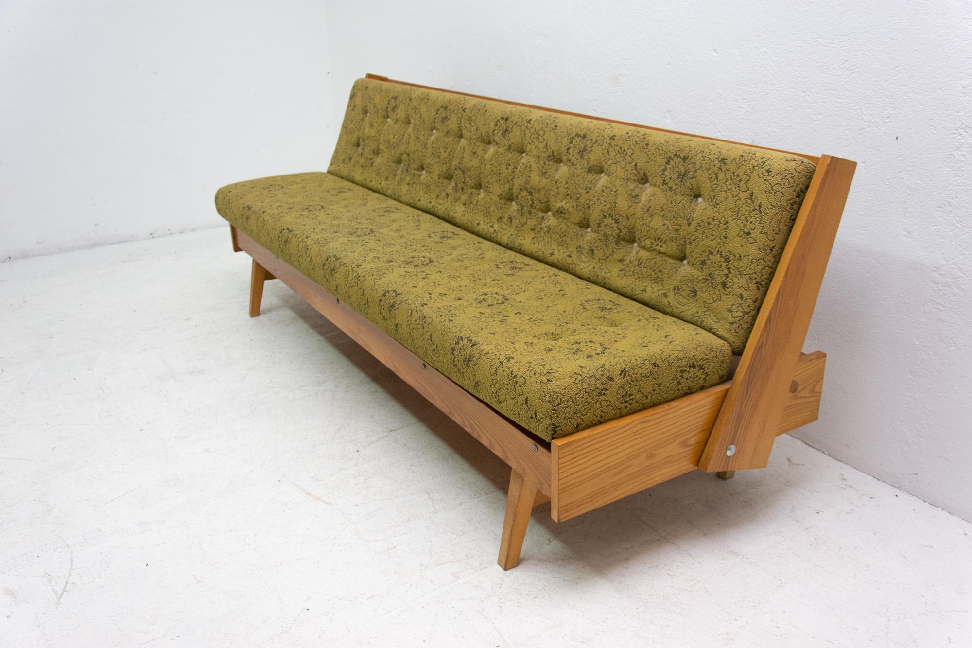 Midcentury Folding Sofa Bed, 1960s, Czechoslovakia In Good Condition In Prague 8, CZ
