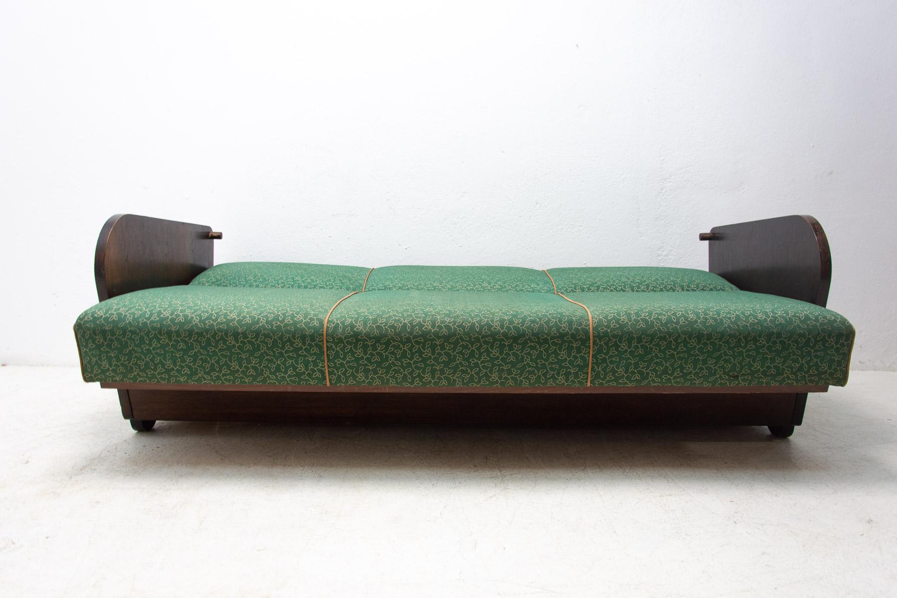  Mid century folding sofabed by Jindřich Halabala, 1950´s 3