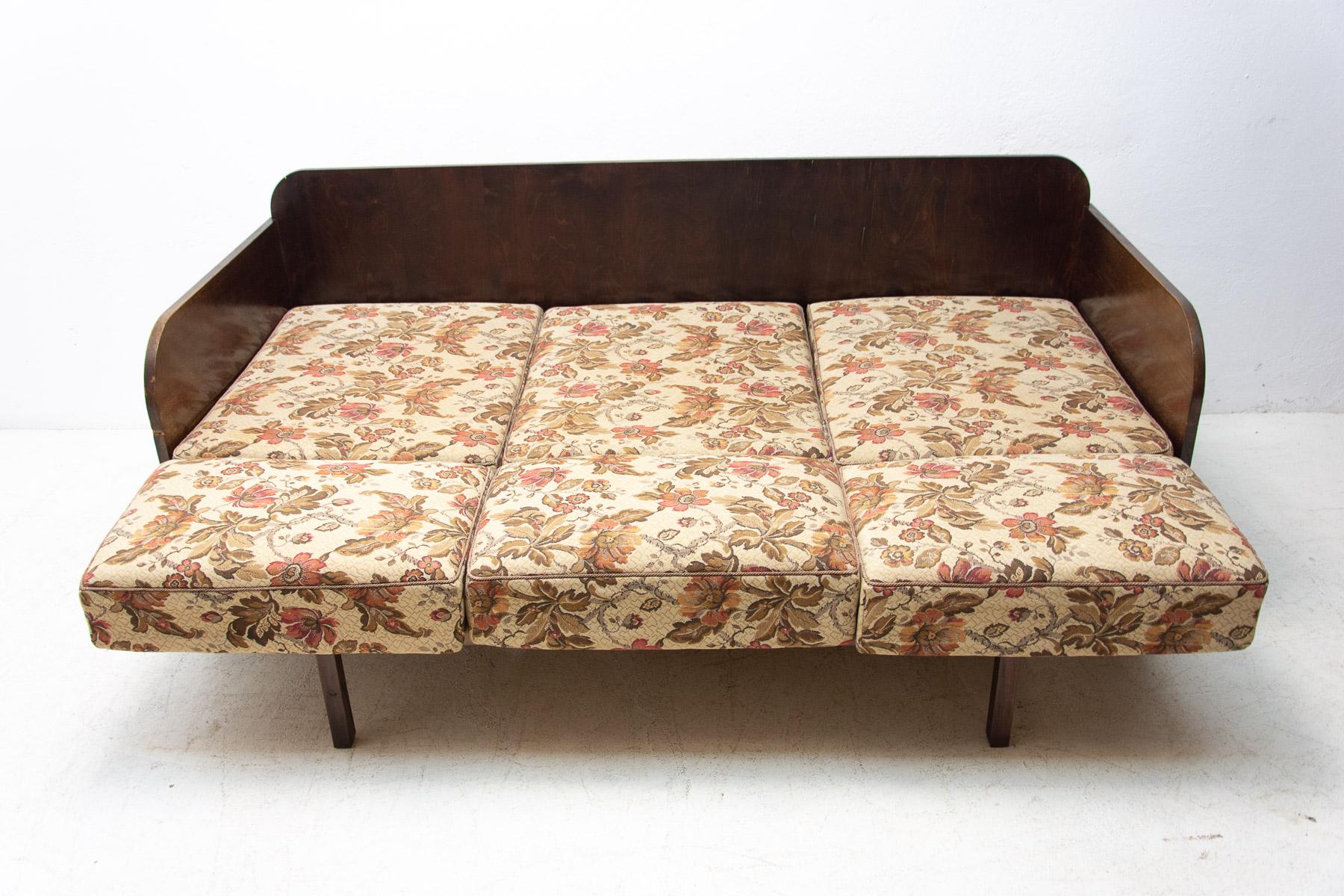  Mid Century Folding Sofabed, Czechoslovakia, 1950´S For Sale 4