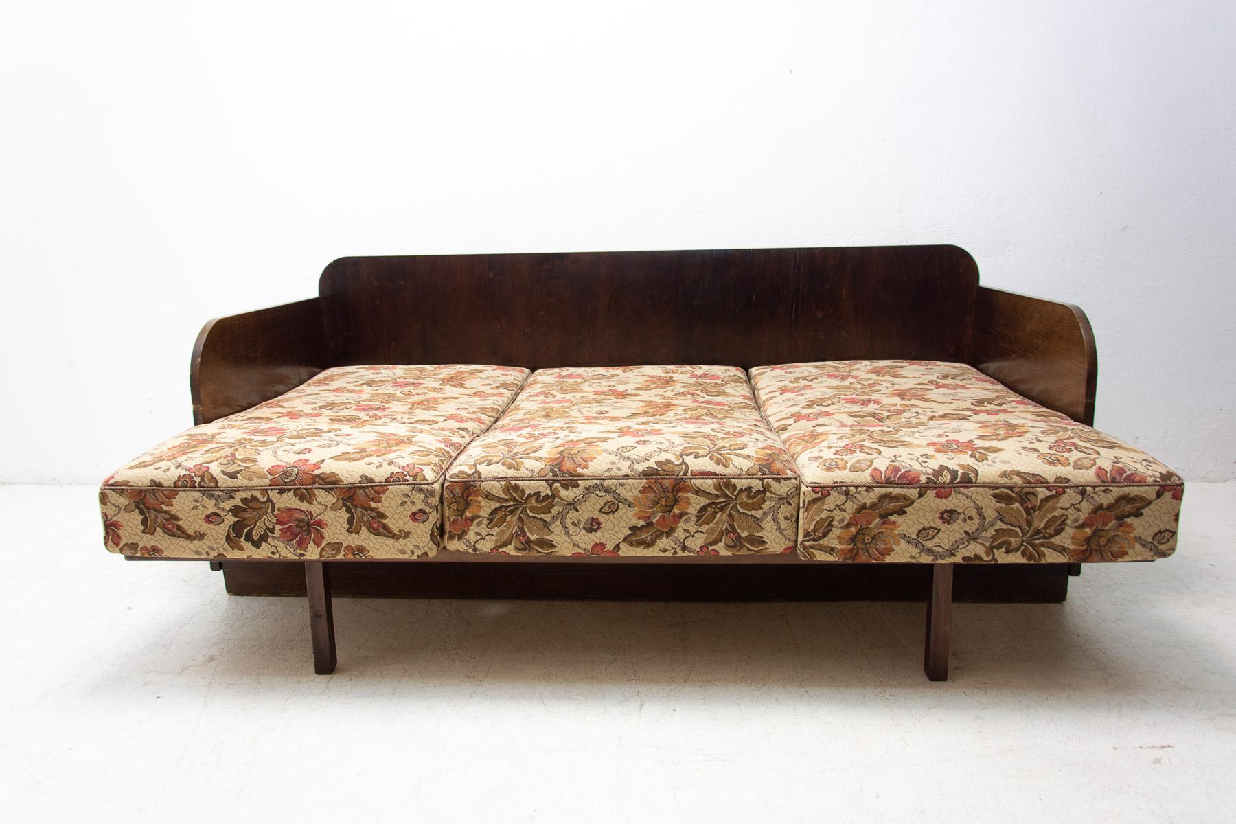  Mid Century Folding Sofabed, Czechoslovakia, 1950´S For Sale 5