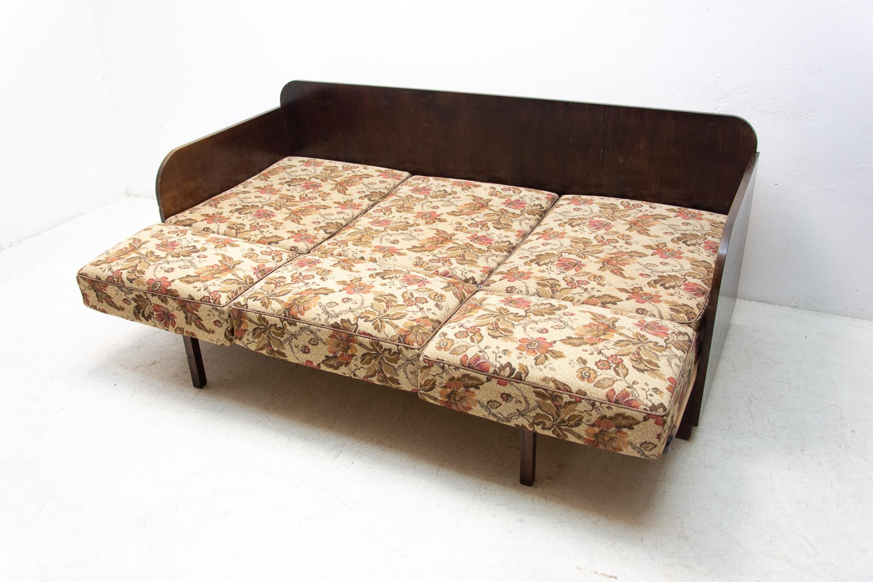  Mid Century Folding Sofabed, Czechoslovakia, 1950´S For Sale 6