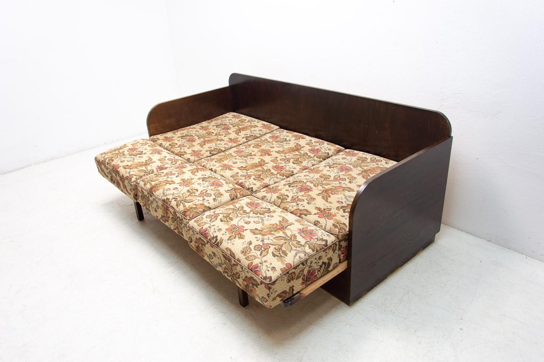  Mid Century Folding Sofabed, Czechoslovakia, 1950´S For Sale 7