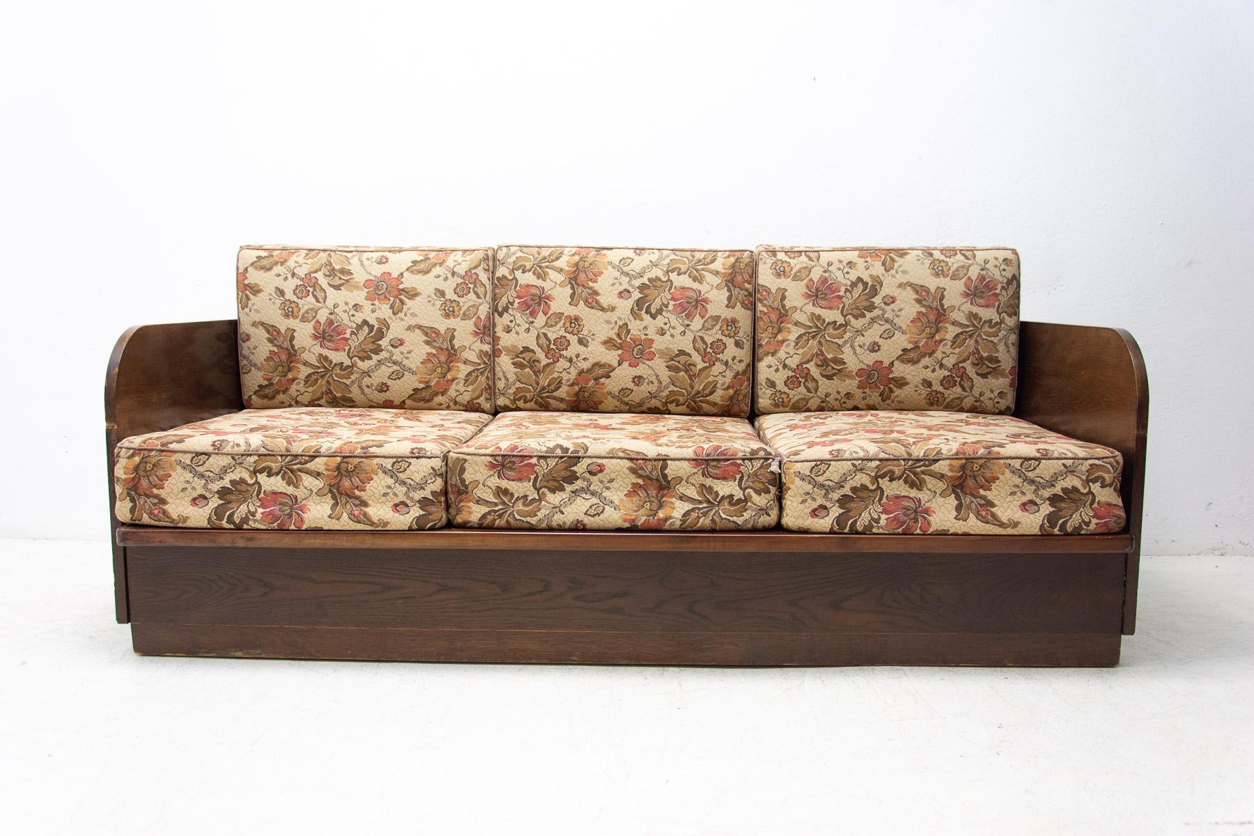  Mid Century Folding Sofabed, Czechoslovakia, 1950´S For Sale 11