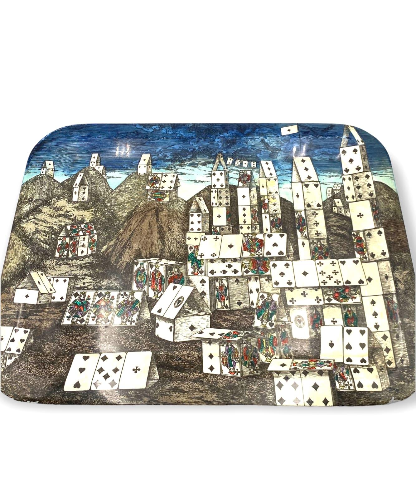 Klappbarer Tabletttisch aus der Mitte des Jahrhunderts „Stadt der Karten“, Piero Fornasetti Italien 1950er Jahre im Angebot 3