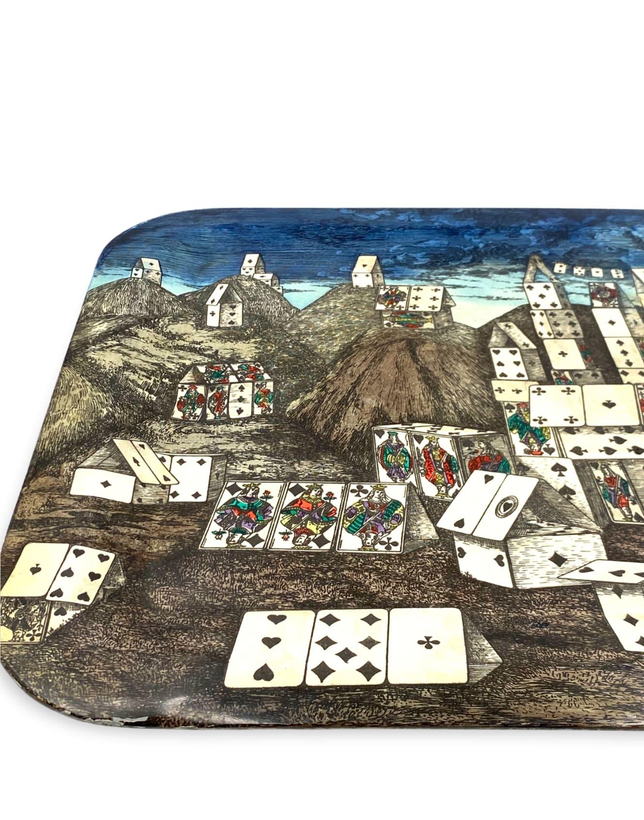 Klappbarer Tabletttisch aus der Mitte des Jahrhunderts „Stadt der Karten“, Piero Fornasetti Italien 1950er Jahre im Angebot 6