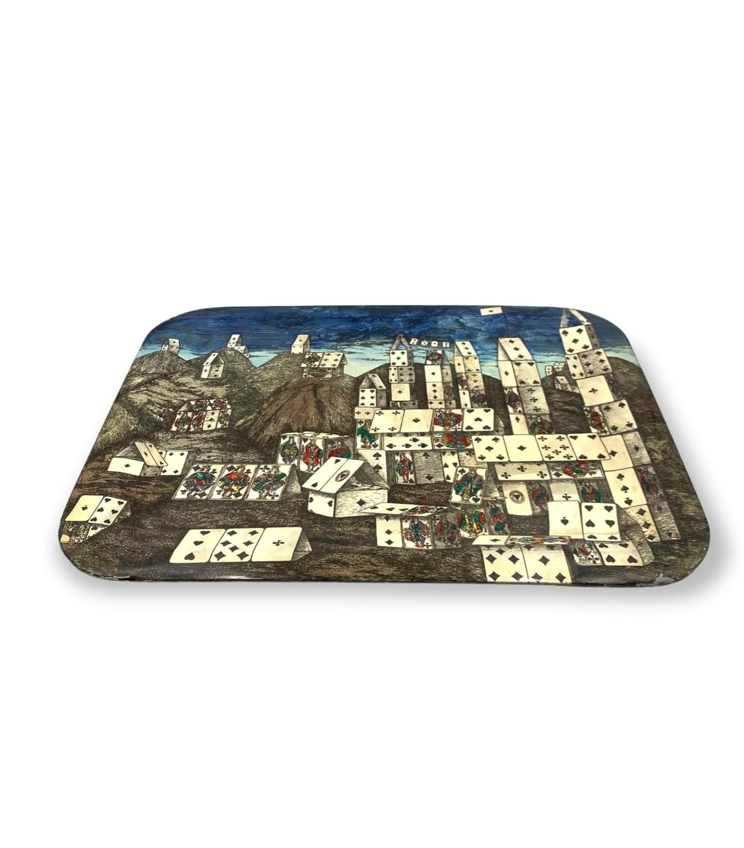 Klappbarer Tabletttisch aus der Mitte des Jahrhunderts „Stadt der Karten“, Piero Fornasetti Italien 1950er Jahre im Angebot 9