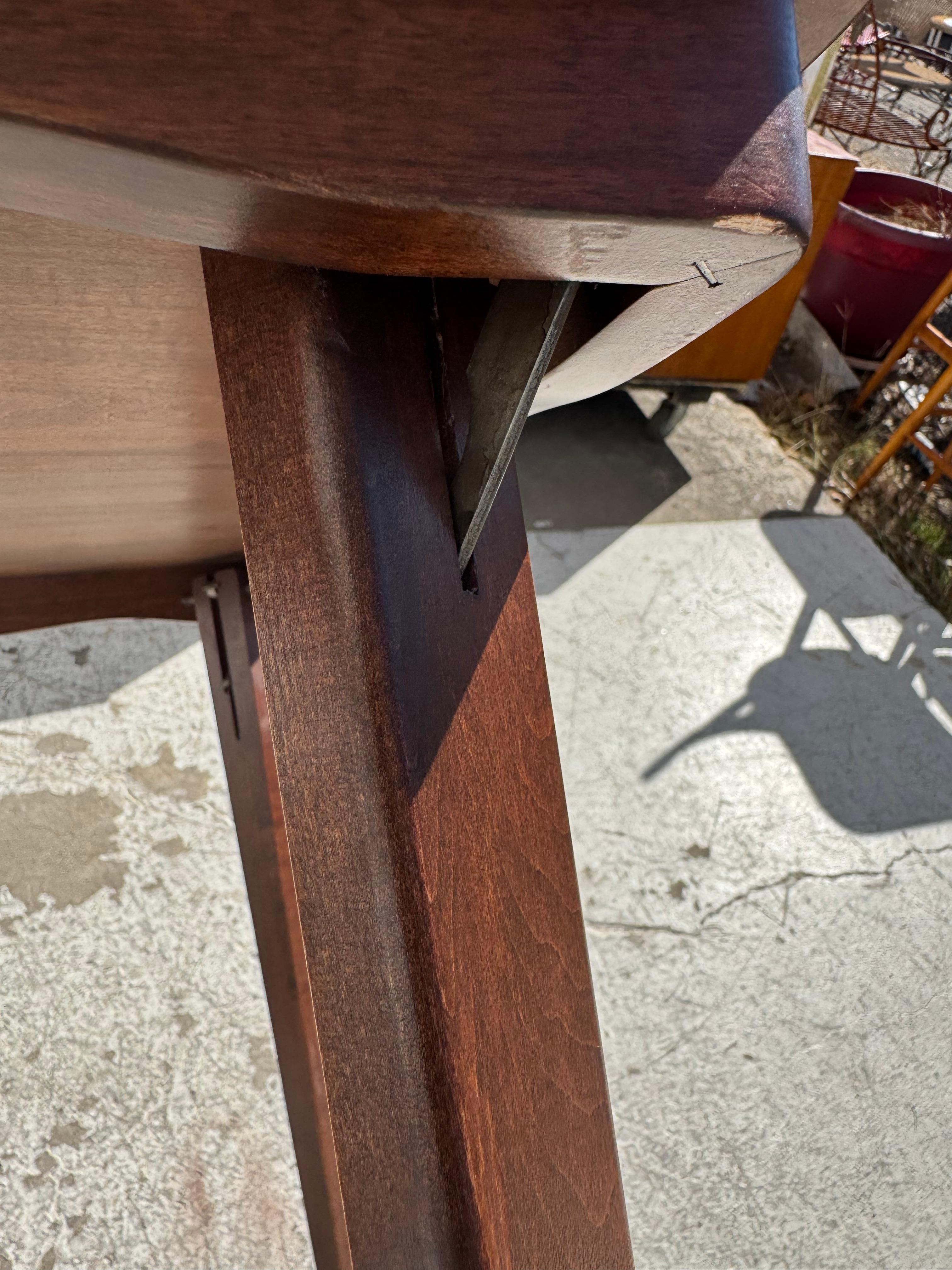 Table de salle à manger pliante en noyer du milieu du siècle par Stakmore Co. Bon état - En vente à Pasadena, TX