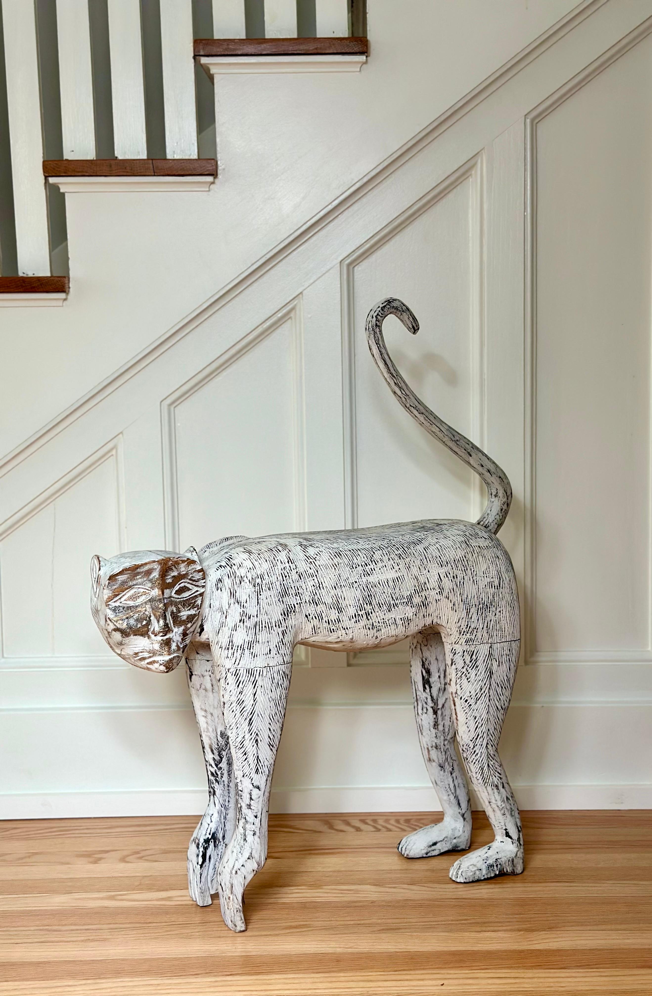 Fine XX secolo Mid-Century Folk Art Hand-Carved Whitewashed Wooden Monkey Sculpture in vendita