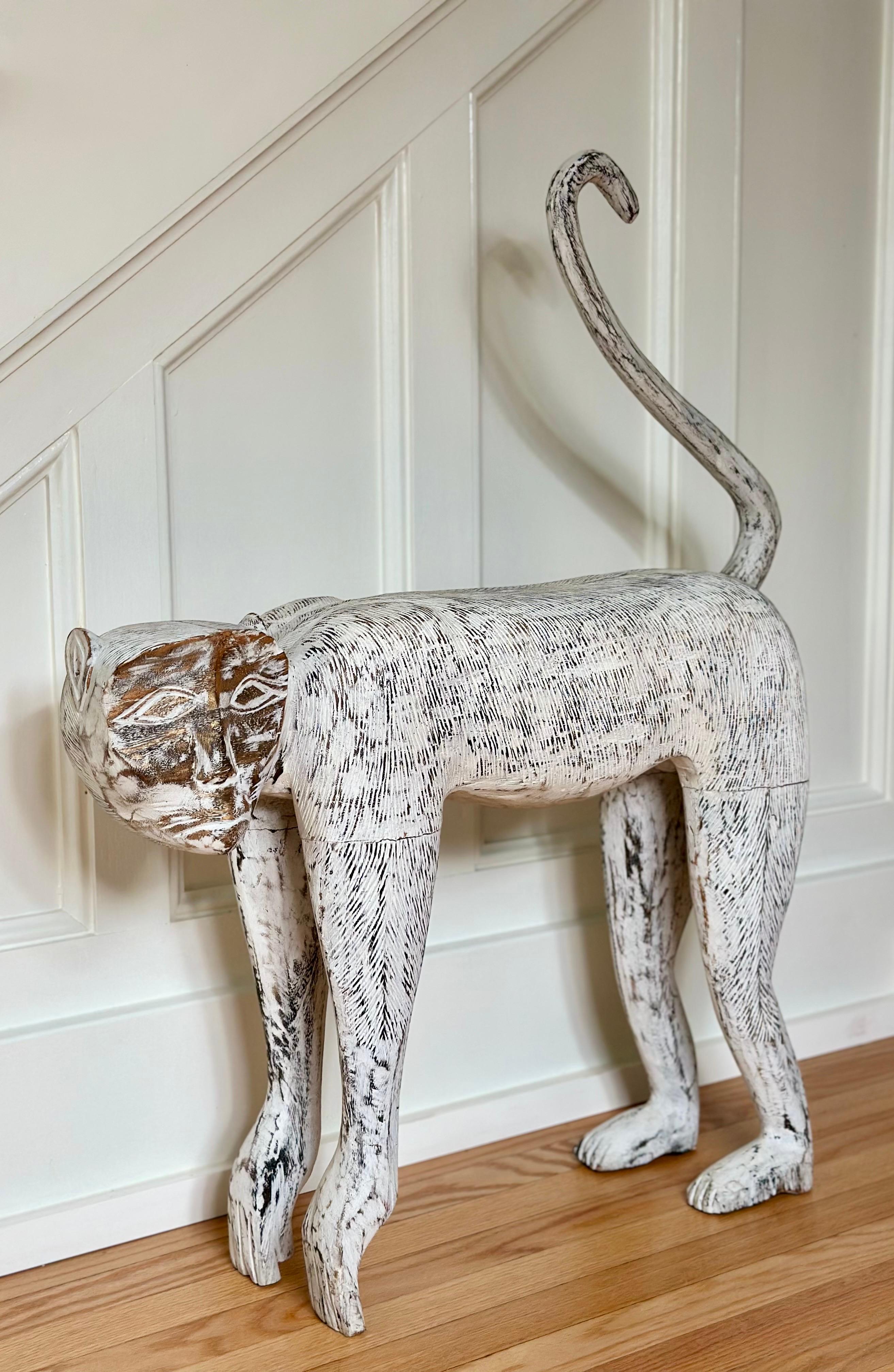Legno massiccio Mid-Century Folk Art Hand-Carved Whitewashed Wooden Monkey Sculpture in vendita