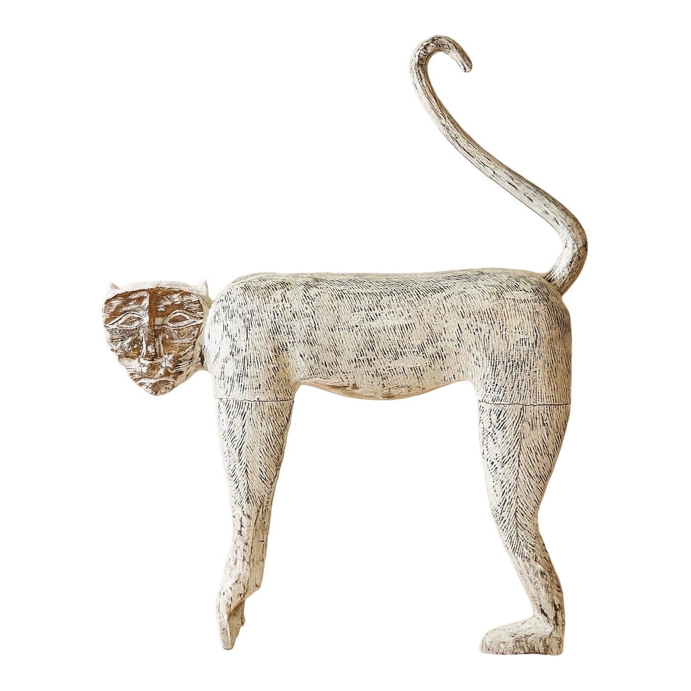 Mid-Century Folk Art Hand-Carved Whitewashed Wooden Monkey Sculpture in vendita