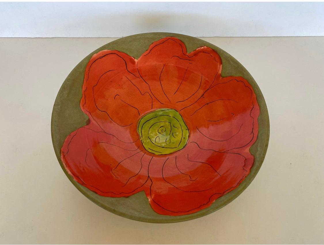 Beautiful vintage serving bowl with orange and yellow flower design. The bowl is signed on the bottom with the initials GJ.

This bowl is in excellent condition. See pictures for details. 