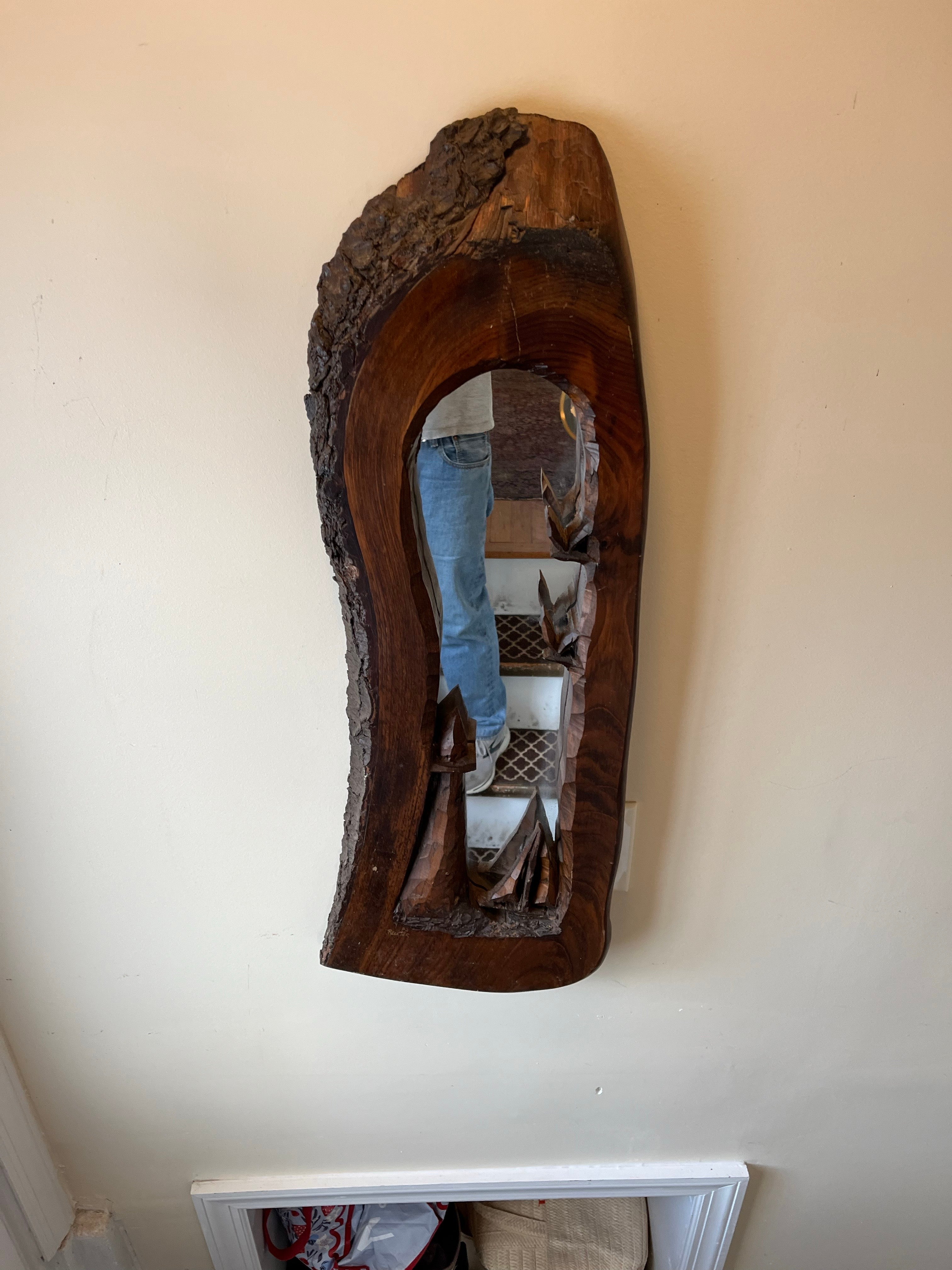 Miroir du milieu du siècle. Motif de phare et de voile avec bord vif. Détail important. Signé et daté.