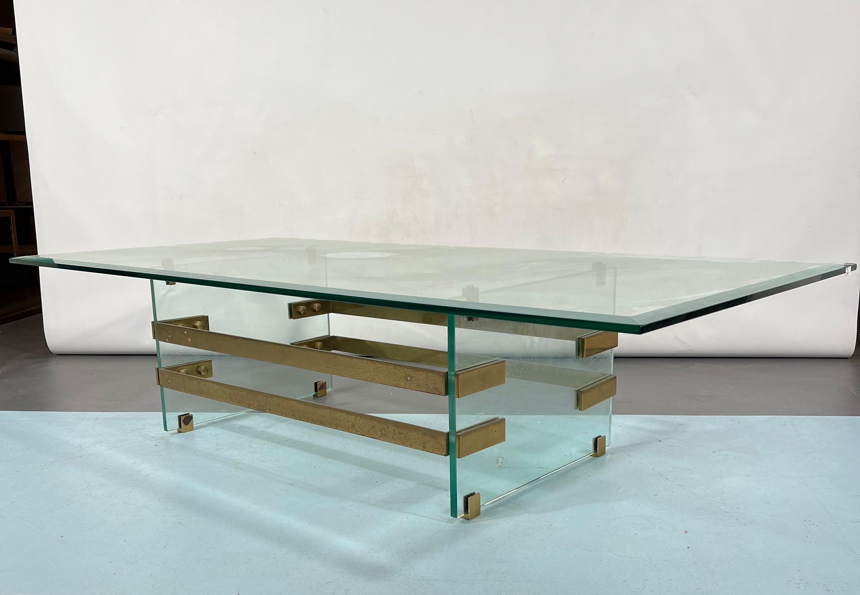 Mid-Century Fontana Arte Attributed Glass and Brass Coffee Table, Italy, 1970s In Good Condition For Sale In Catania, CT