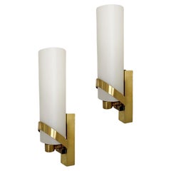 Paire d
appliques murales Fontana Arte en verre satiné et laiton du milieu du siècle dernier. Italie, années 1950