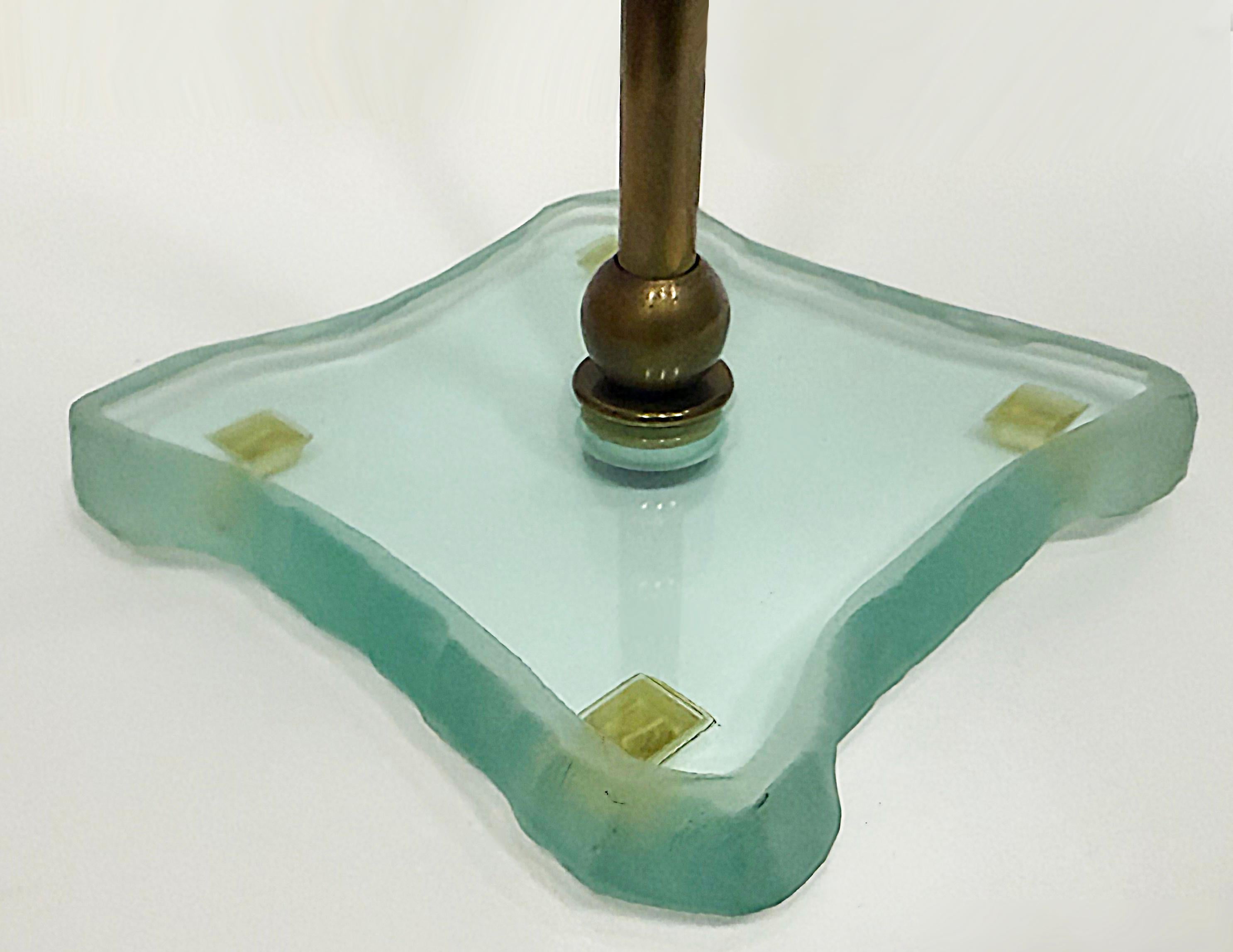 Paire de lampes de table du milieu du siècle de style Fontana Arte avec socles en verre Bon état - En vente à Miami, FL