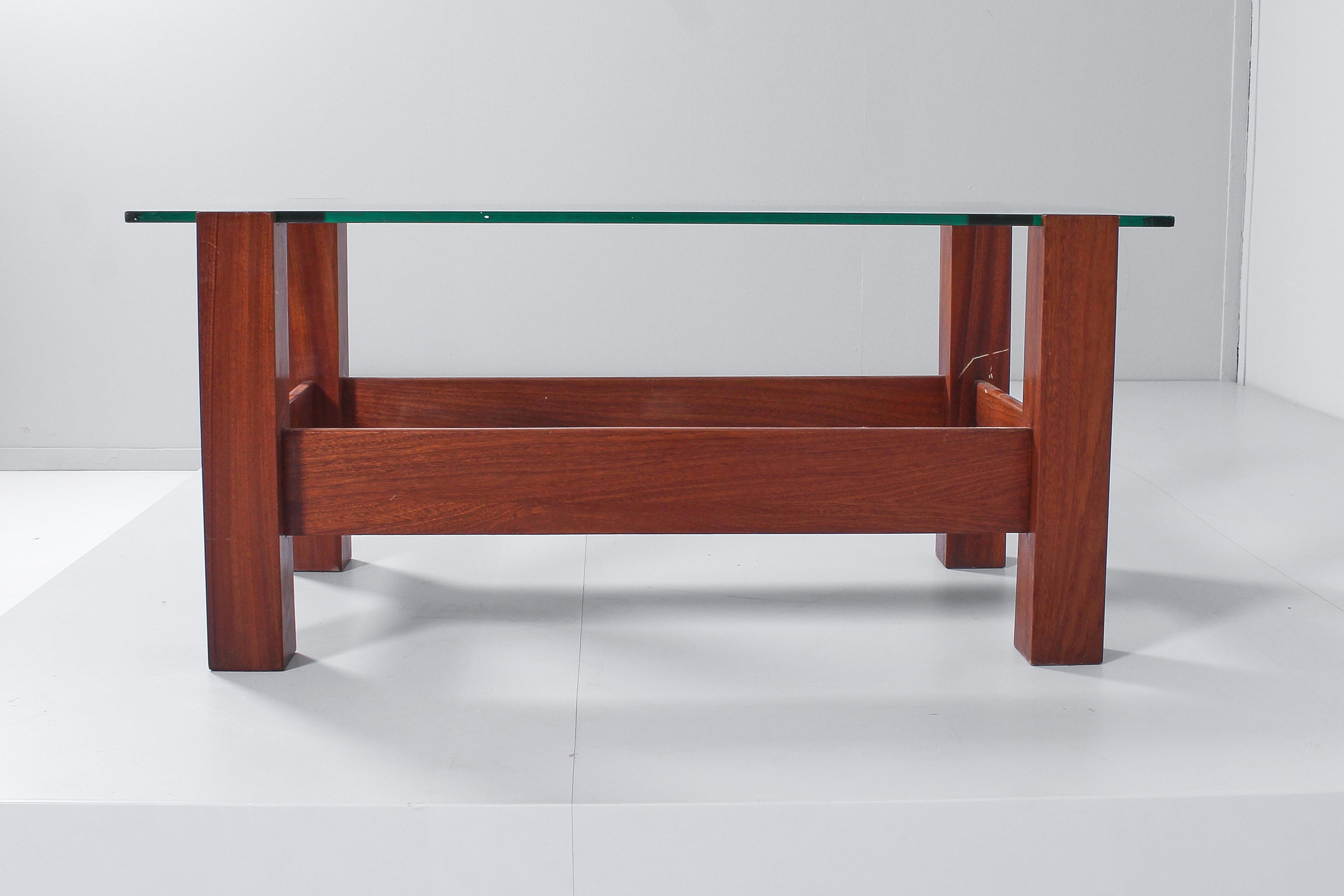 Table basse en bois et verre de style Fontana Arte du milieu du siècle, années 60, Italie en vente 4