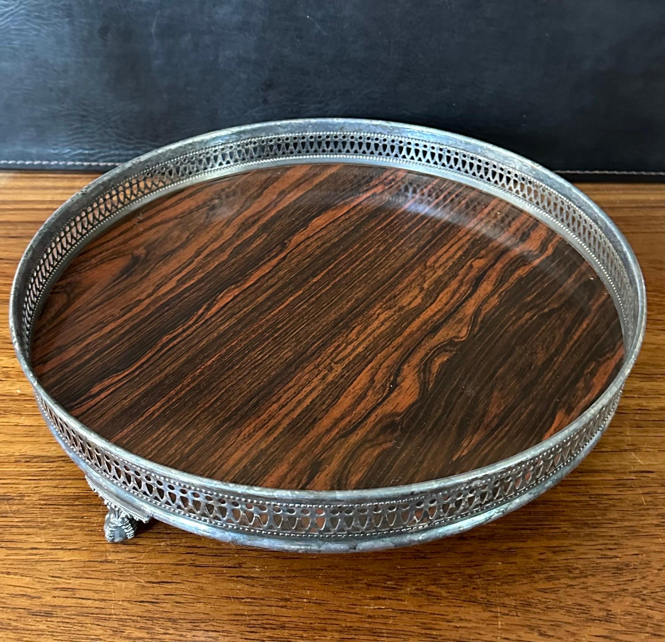 Bandeja con pie de chapa de plata y fórmica de mediados de siglo de Sheffield Silver Co. Moderno de mediados de siglo