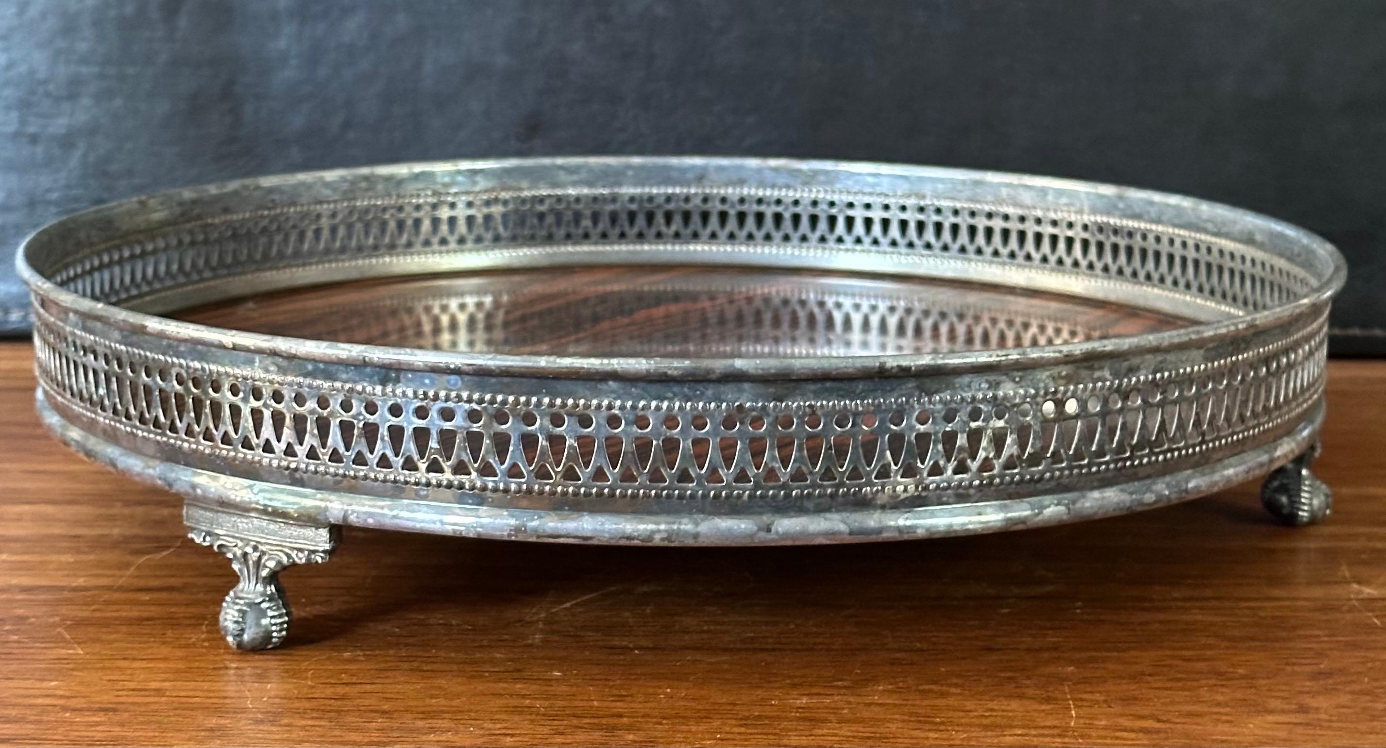 Bandeja con pie de chapa de plata y fórmica de mediados de siglo de Sheffield Silver Co. en Bueno Estado en San Diego, CA