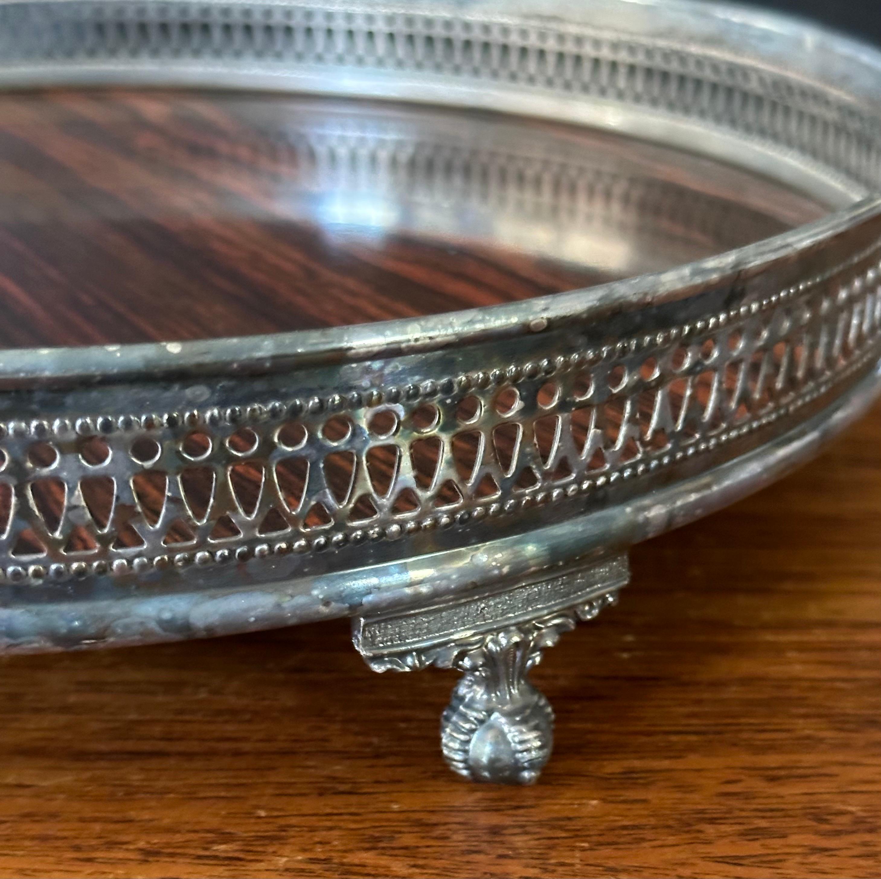 Bandeja con pie de chapa de plata y fórmica de mediados de siglo de Sheffield Silver Co. 1